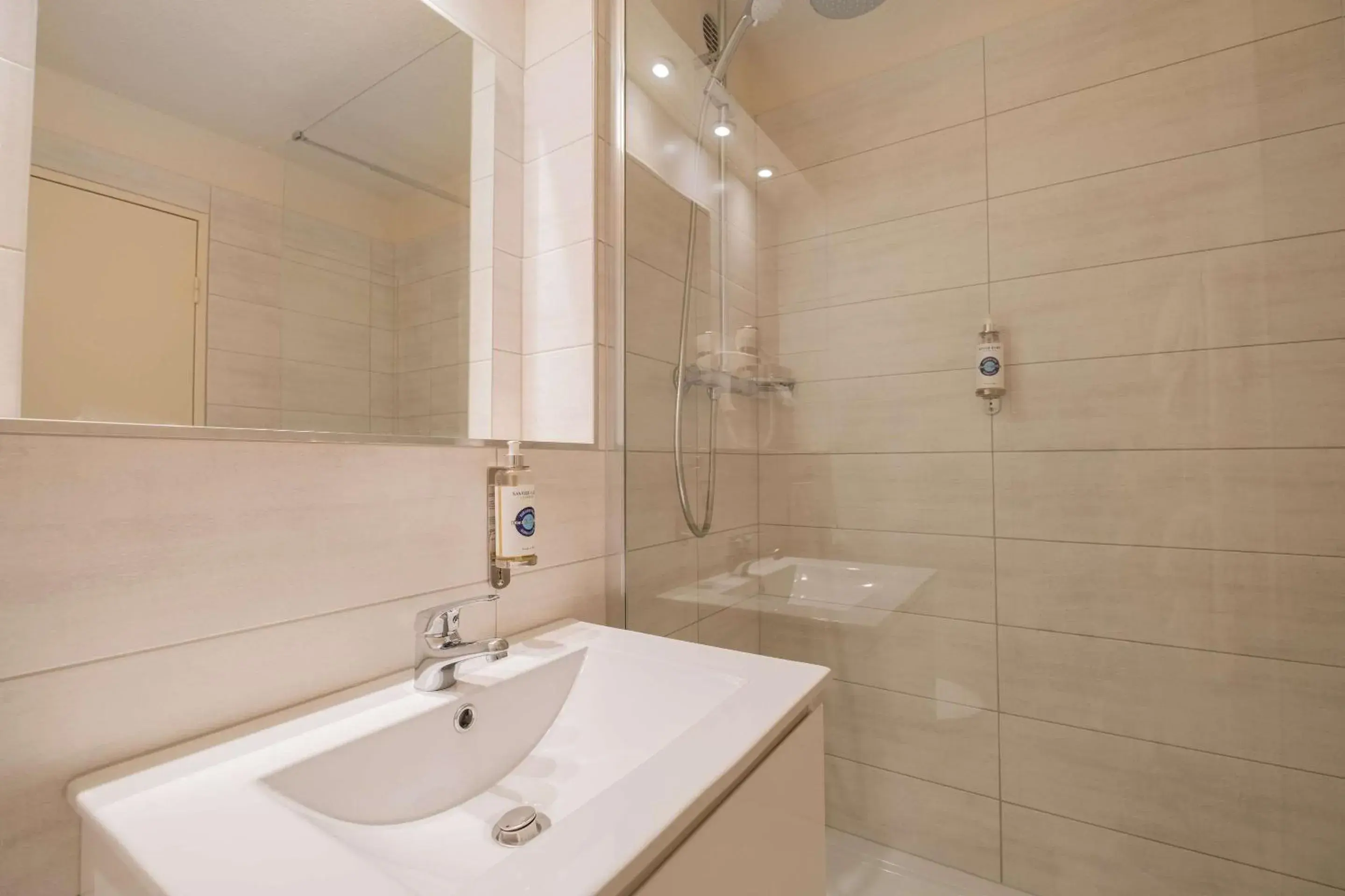 Bedroom in Comfort Hotel Lille L'Union Bedroom in Comfort Hotel Lille L'Union