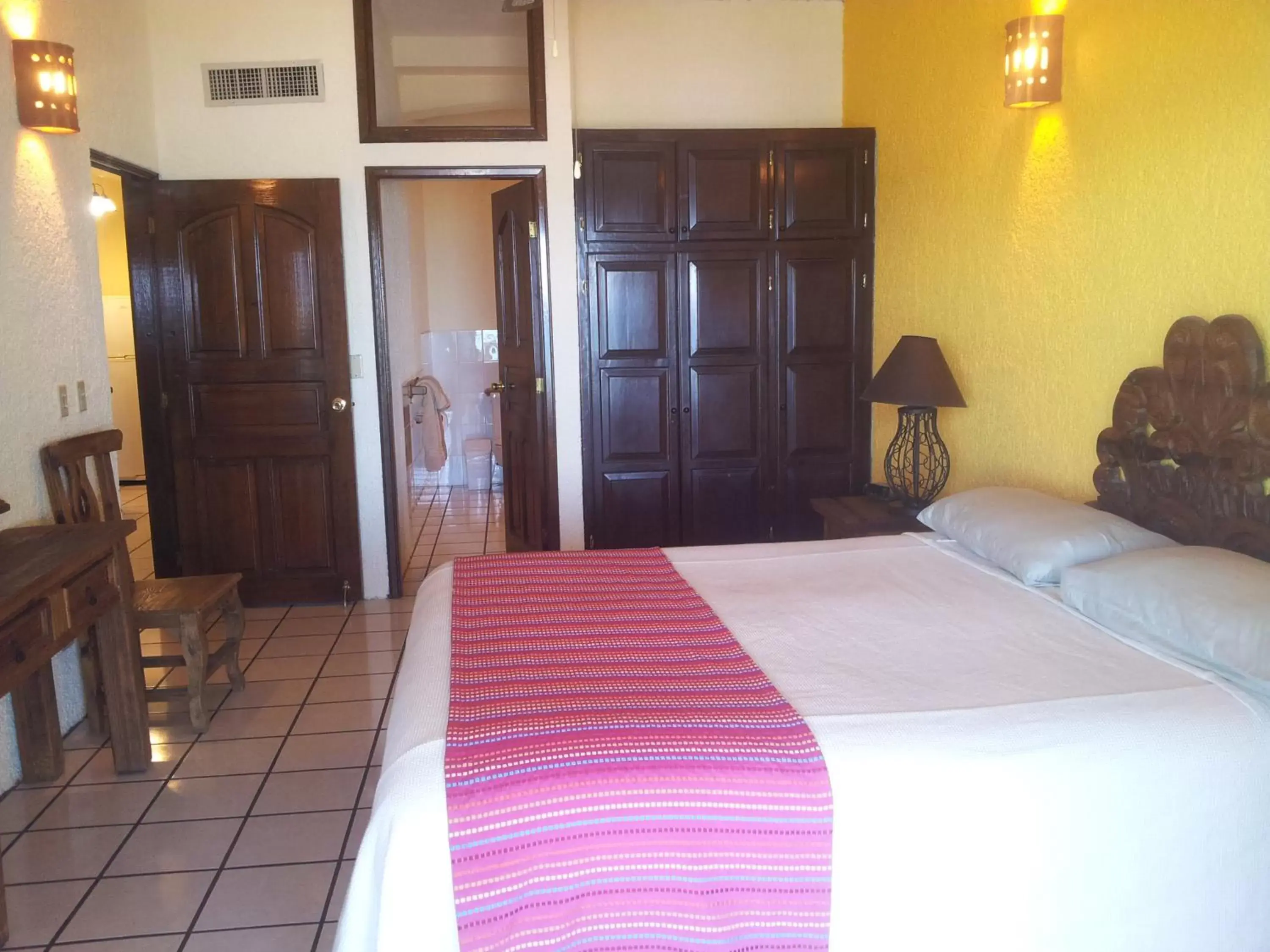 Photo of the whole room, Bed in Las Gaviotas Condo-Hotel La Paz BCS