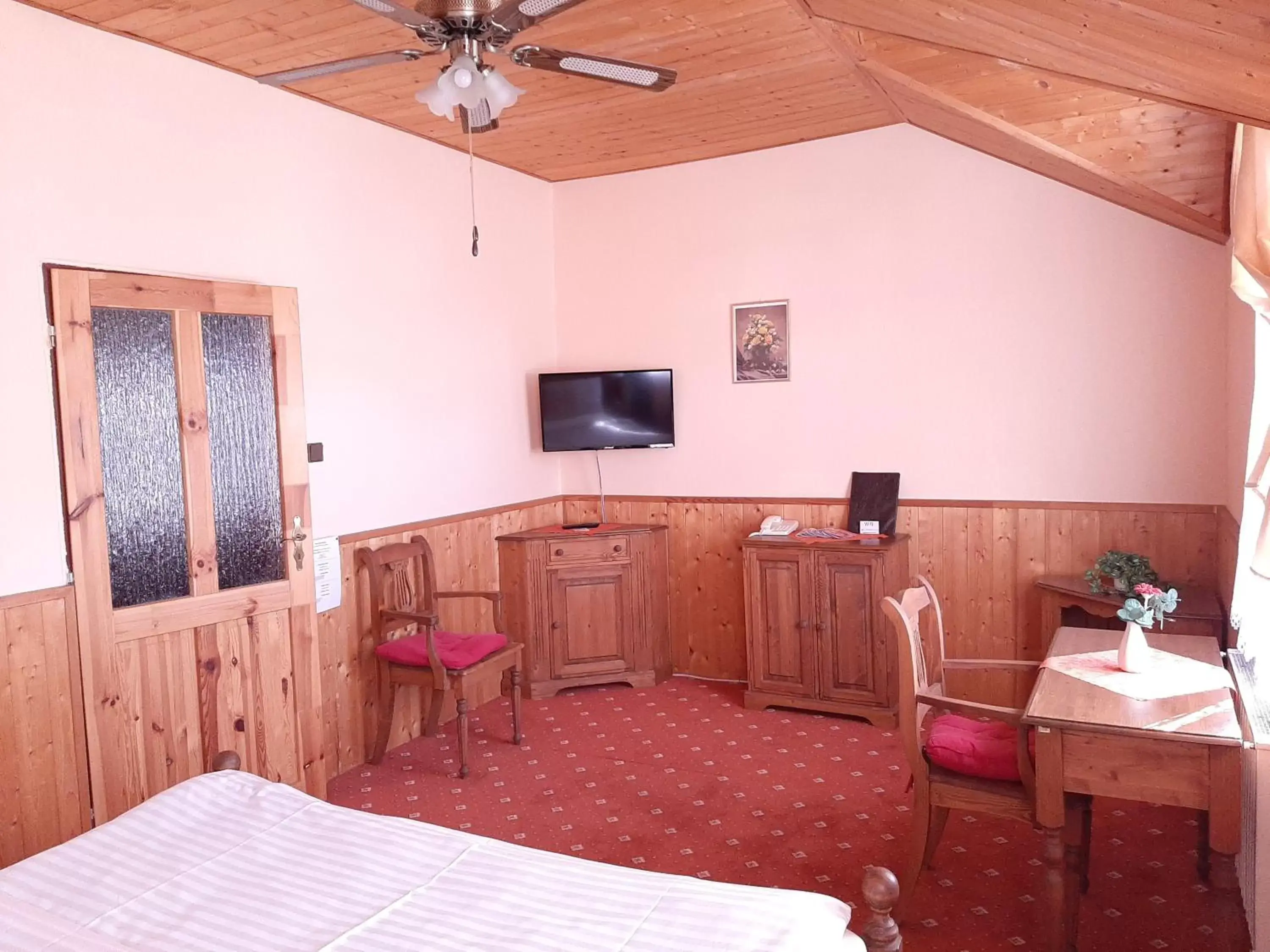 Deluxe Double Room with Shower - single occupancy in garni Hotel ASAS*** Deluxe Double Room with Shower - single occupancy in garni Hotel ASAS***