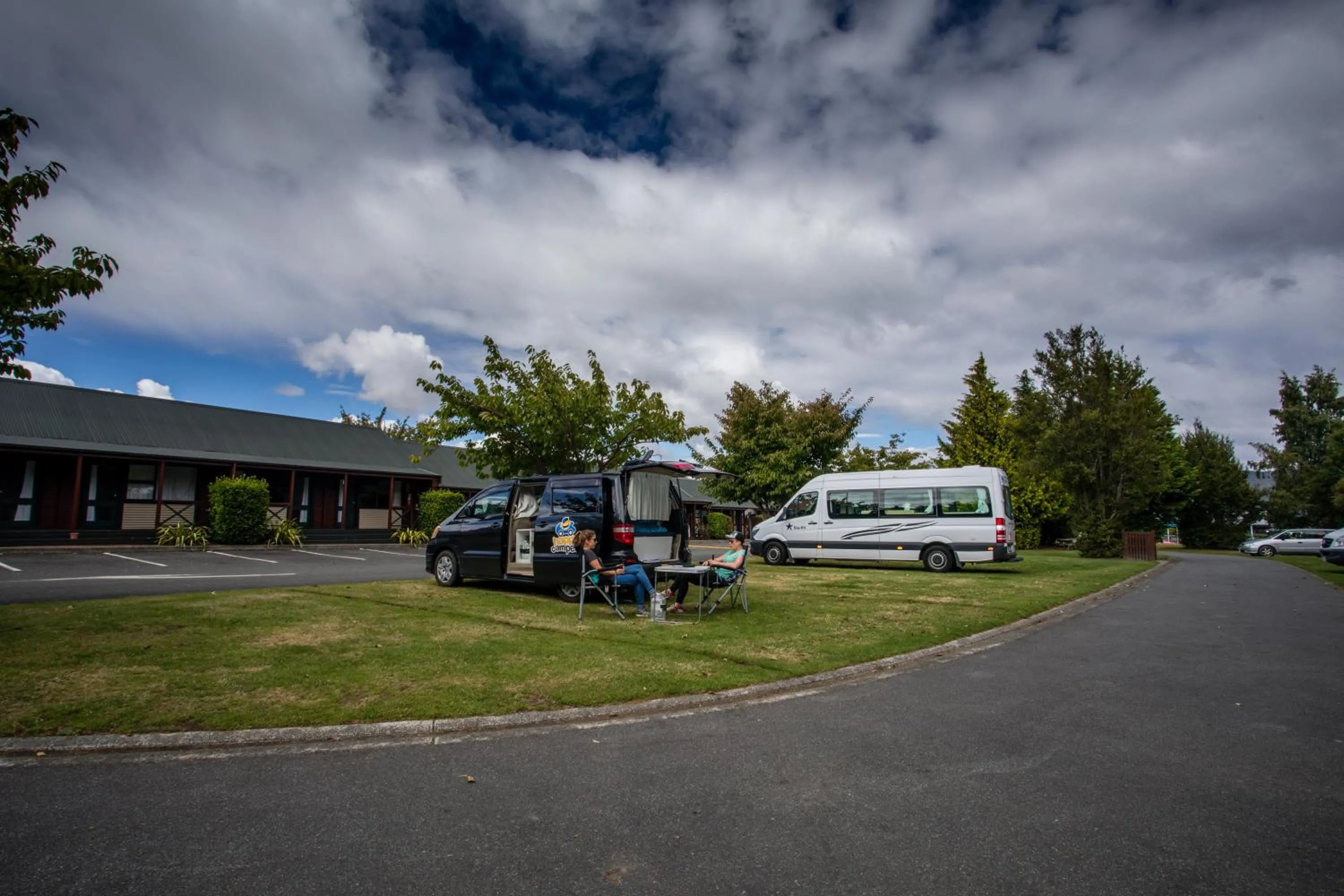 Garden in Te Anau Top 10 Holiday Park and Motels