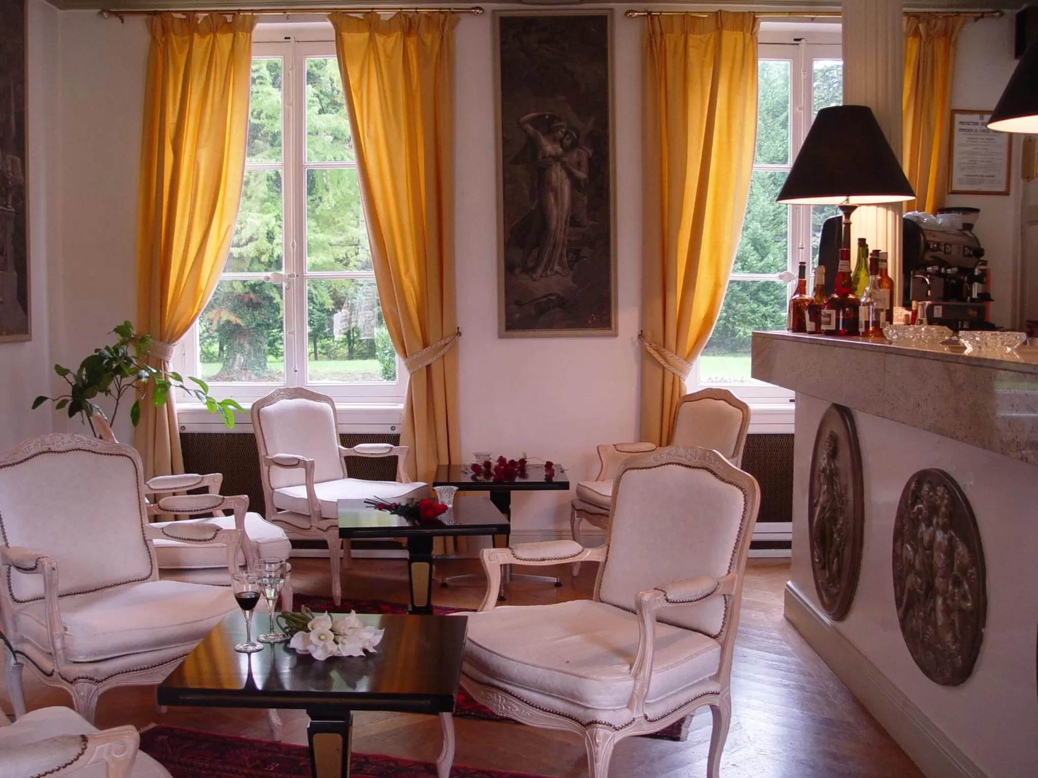 Lounge or bar in Hostellerie Du Château Les Muids