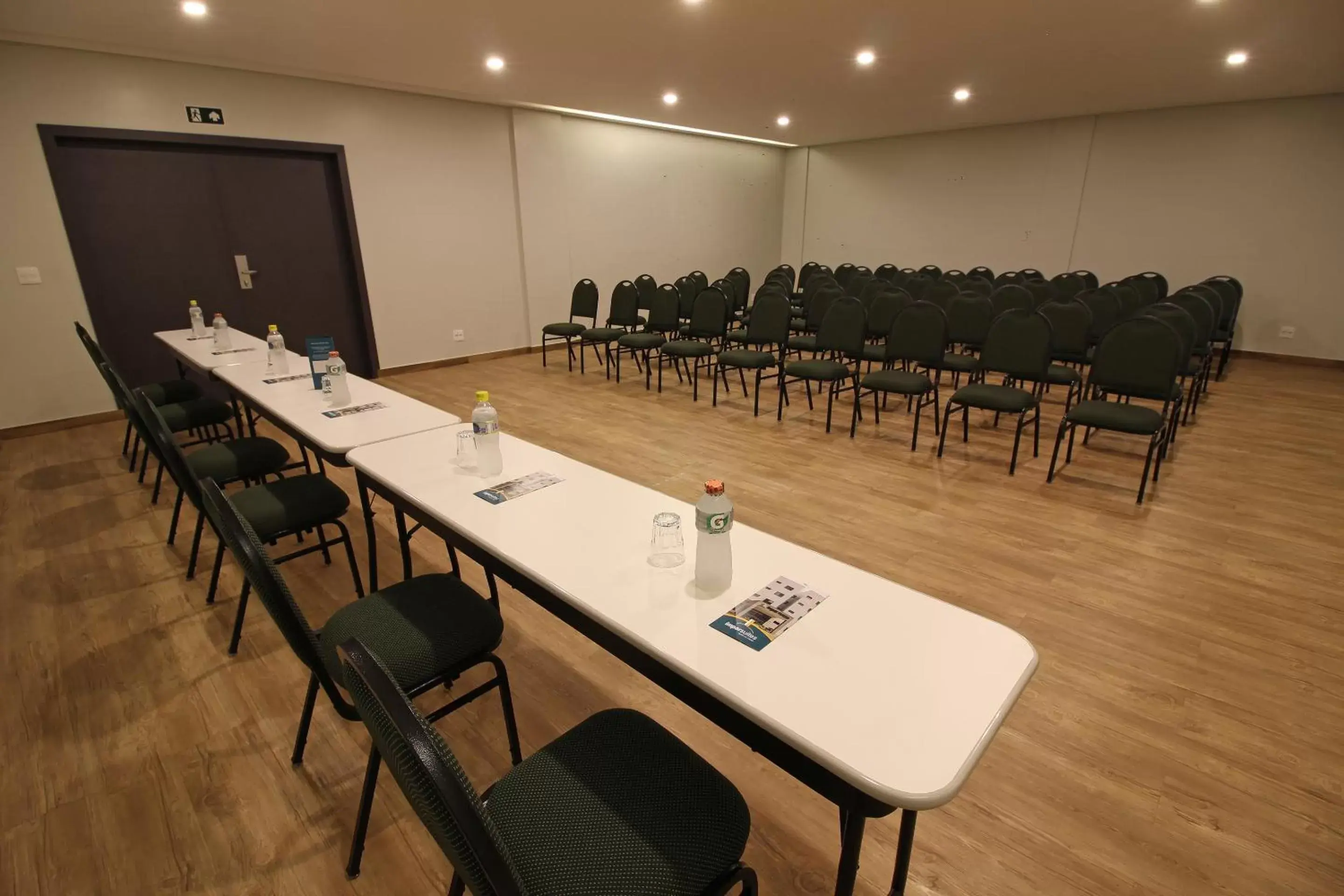 Meeting/conference room, Business Area/Conference Room in Impar Suites Barao de Cocais