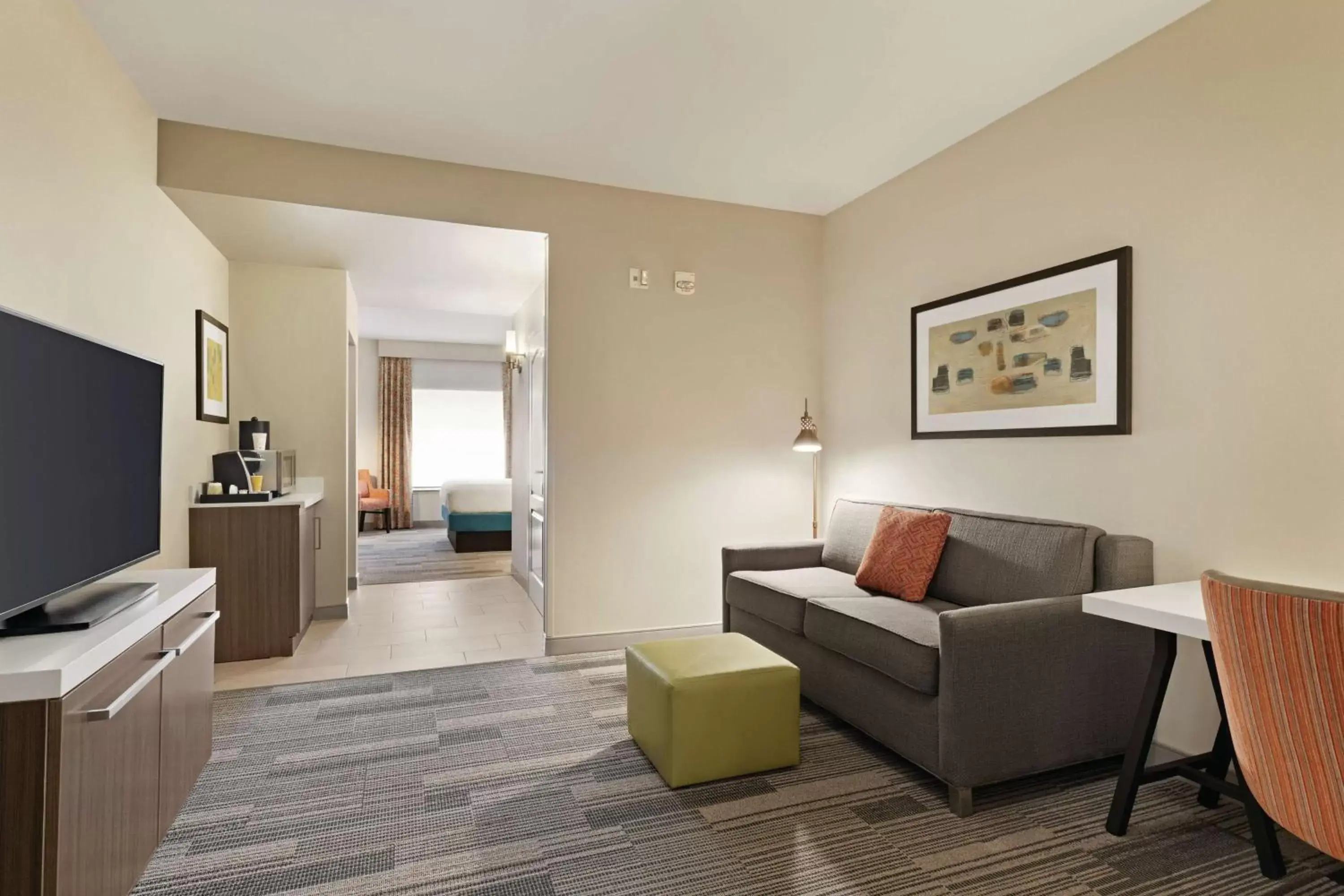 Bedroom, Seating Area in Hilton Garden Inn Oxford/Anniston, AL