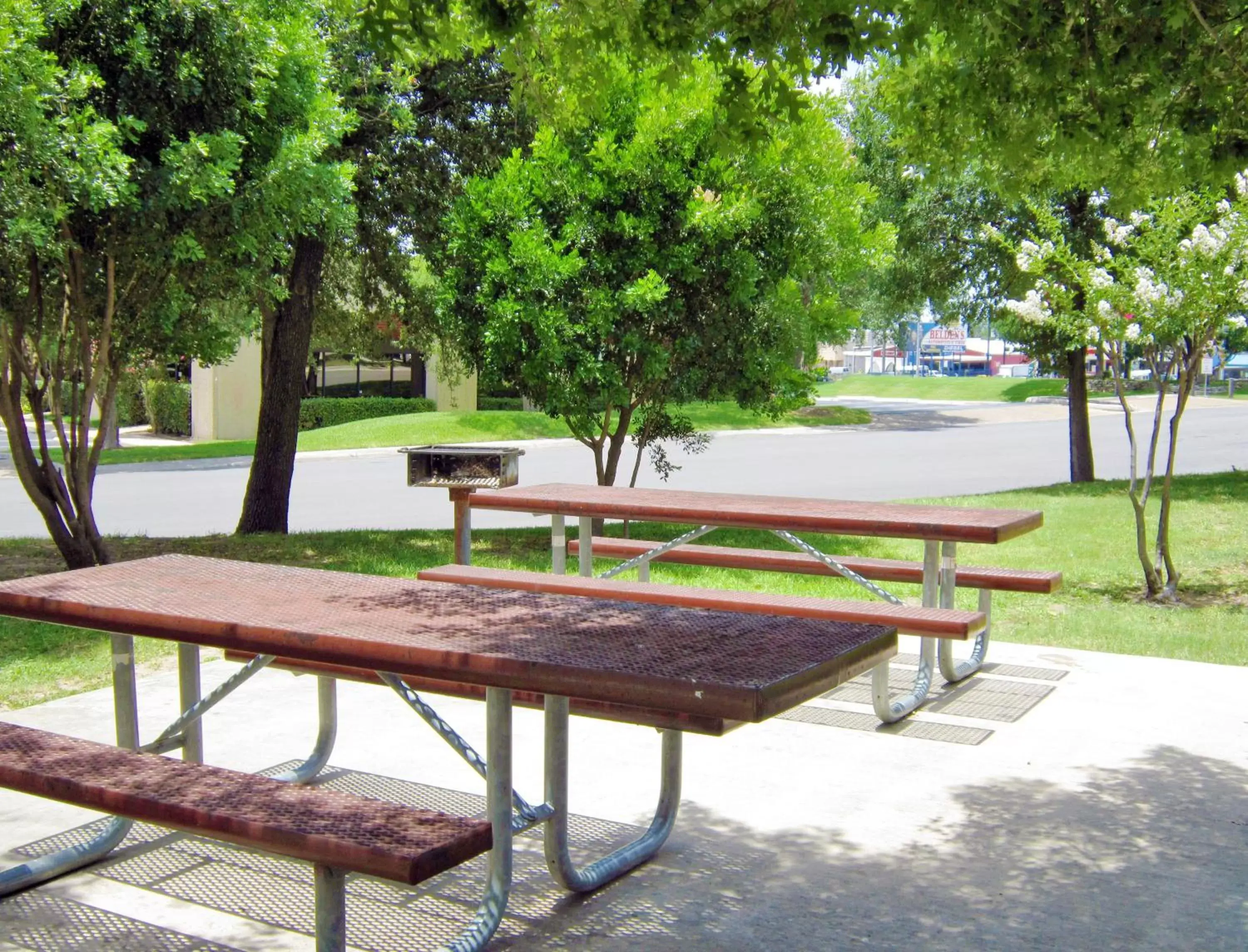 Patio, Garden in Extended Stay America Suites - San Antonio - Airport