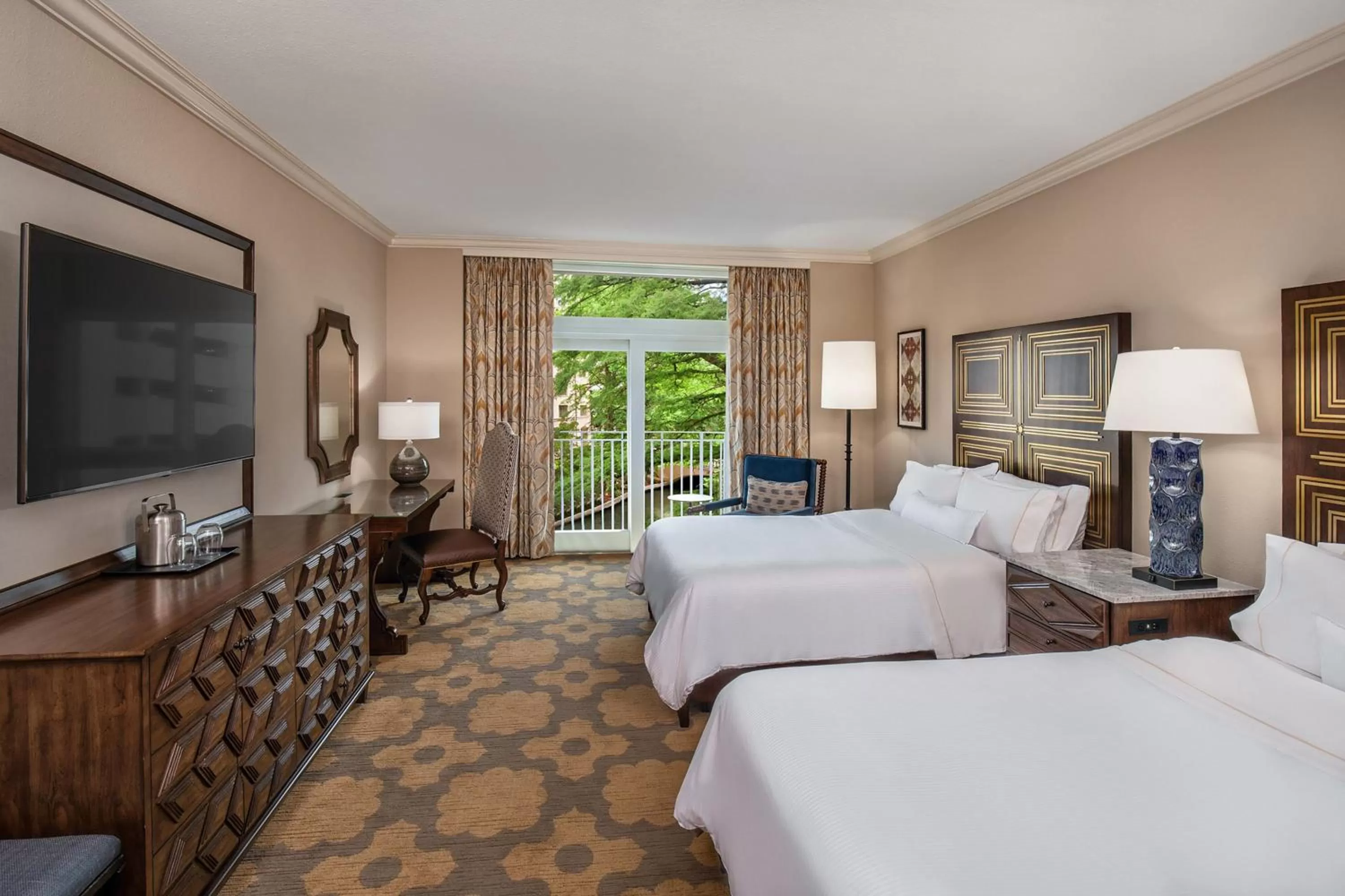 Photo of the whole room, Bed in The Westin Riverwalk, San Antonio