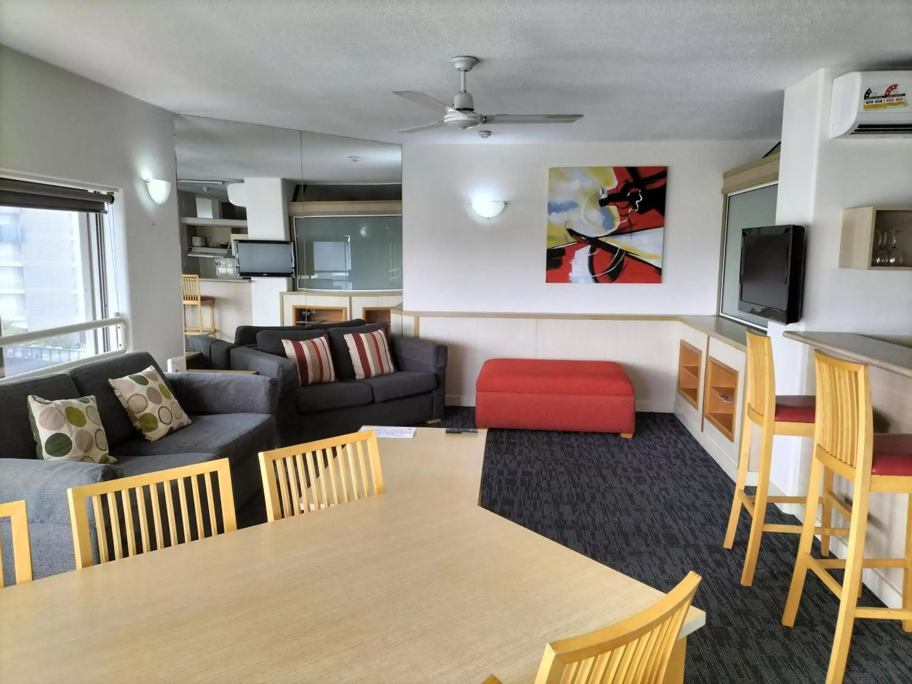 Living room, Seating Area in Tiki Hotel Apartments Surfers Paradise