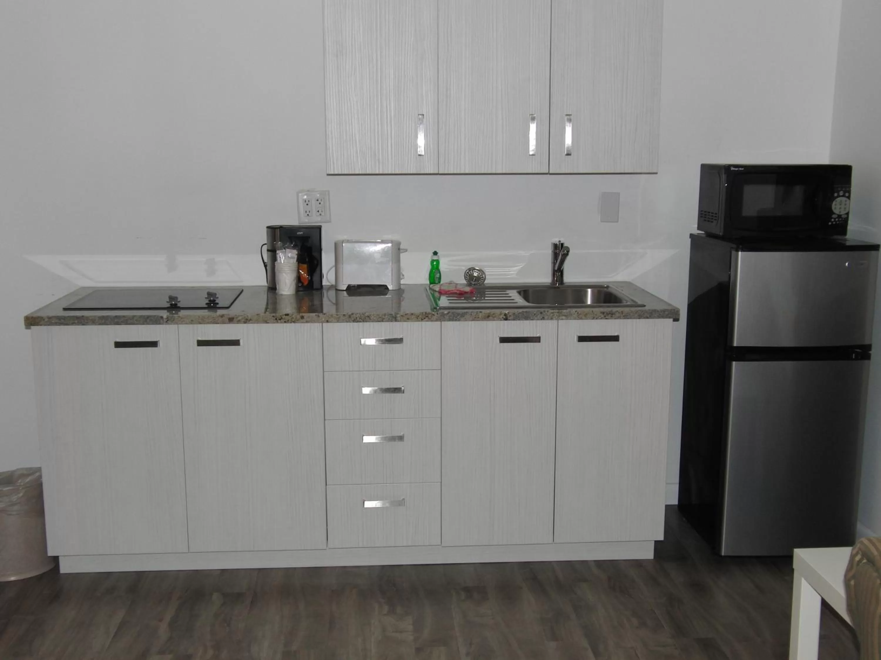 Coffee/tea facilities in Regency Inn & Suites Sarasota