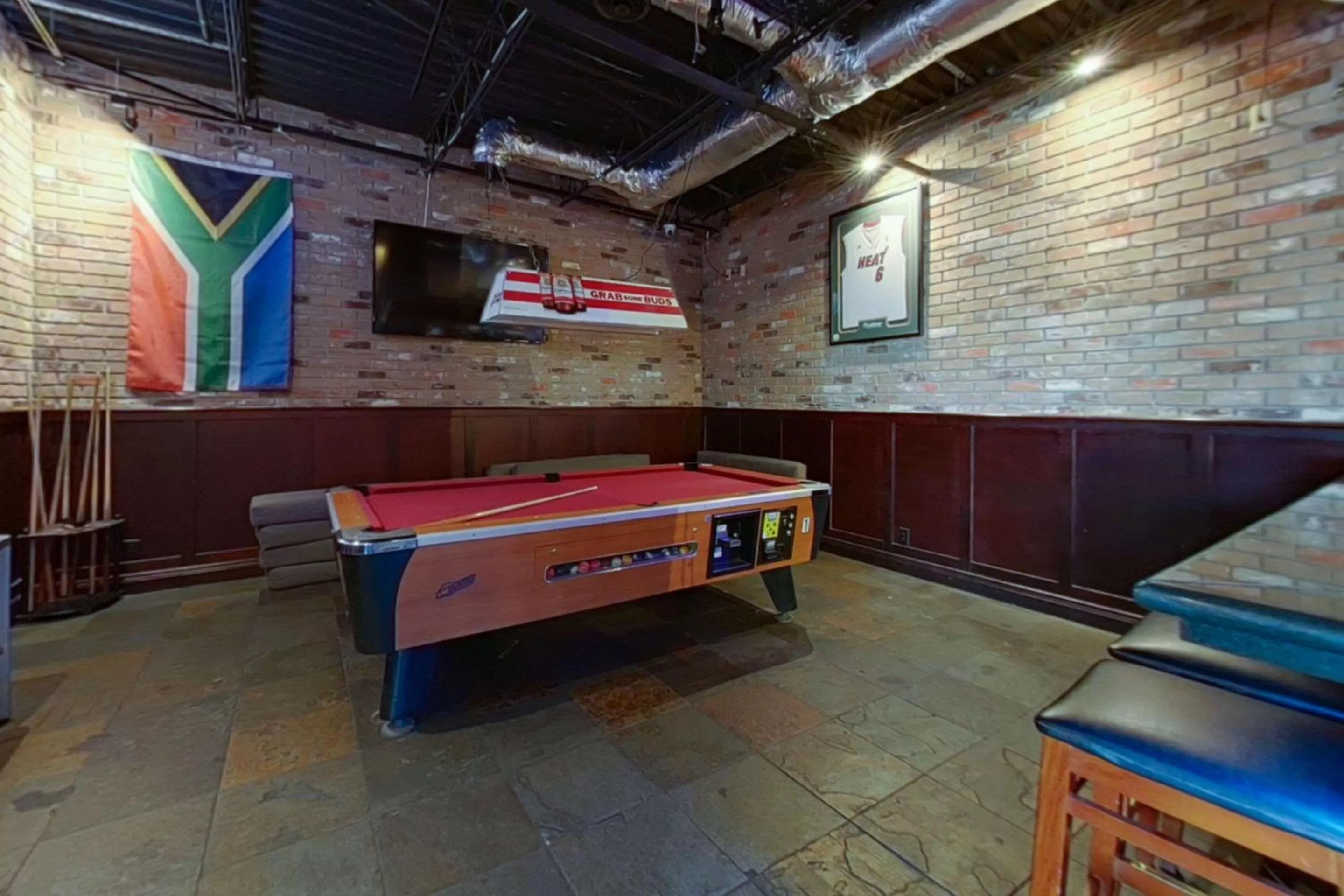 Restaurant/places to eat in Rodeway Inn & Suites Fort Lauderdale Airport & Cruise Port