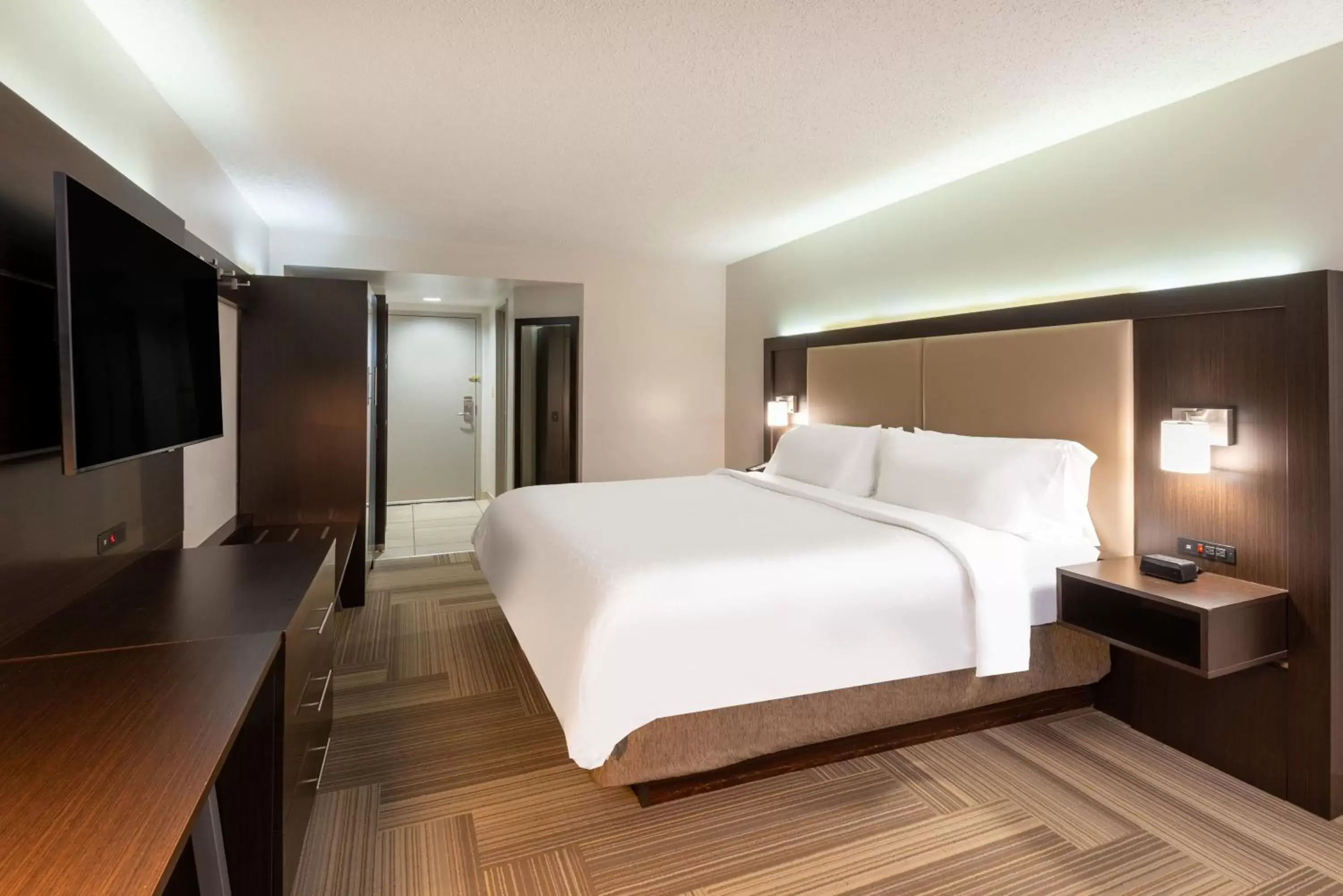 Photo of the whole room, Bed in Holiday Inn Express Philadelphia NE-Bensalem, an IHG Hotel