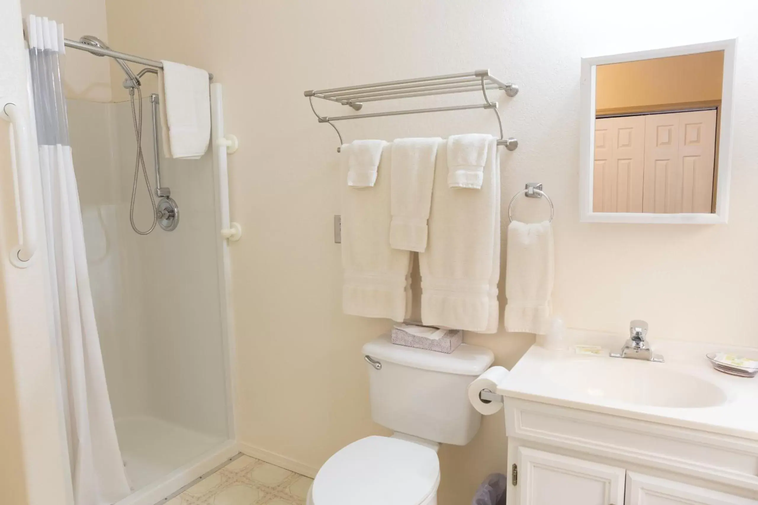 Bathroom in Hotel Cathlamet