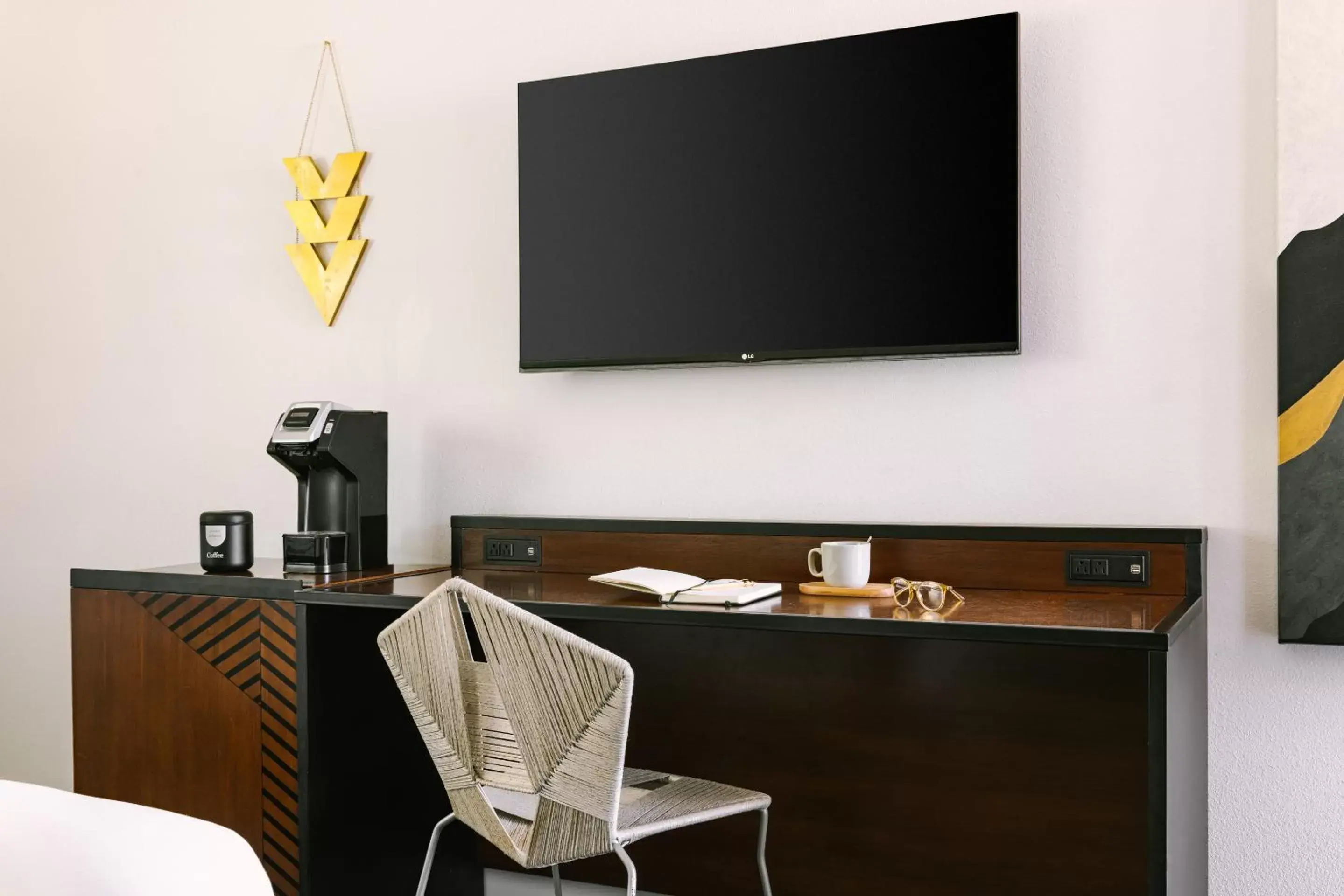Living room, TV/Entertainment Center in The V powered by Sonder