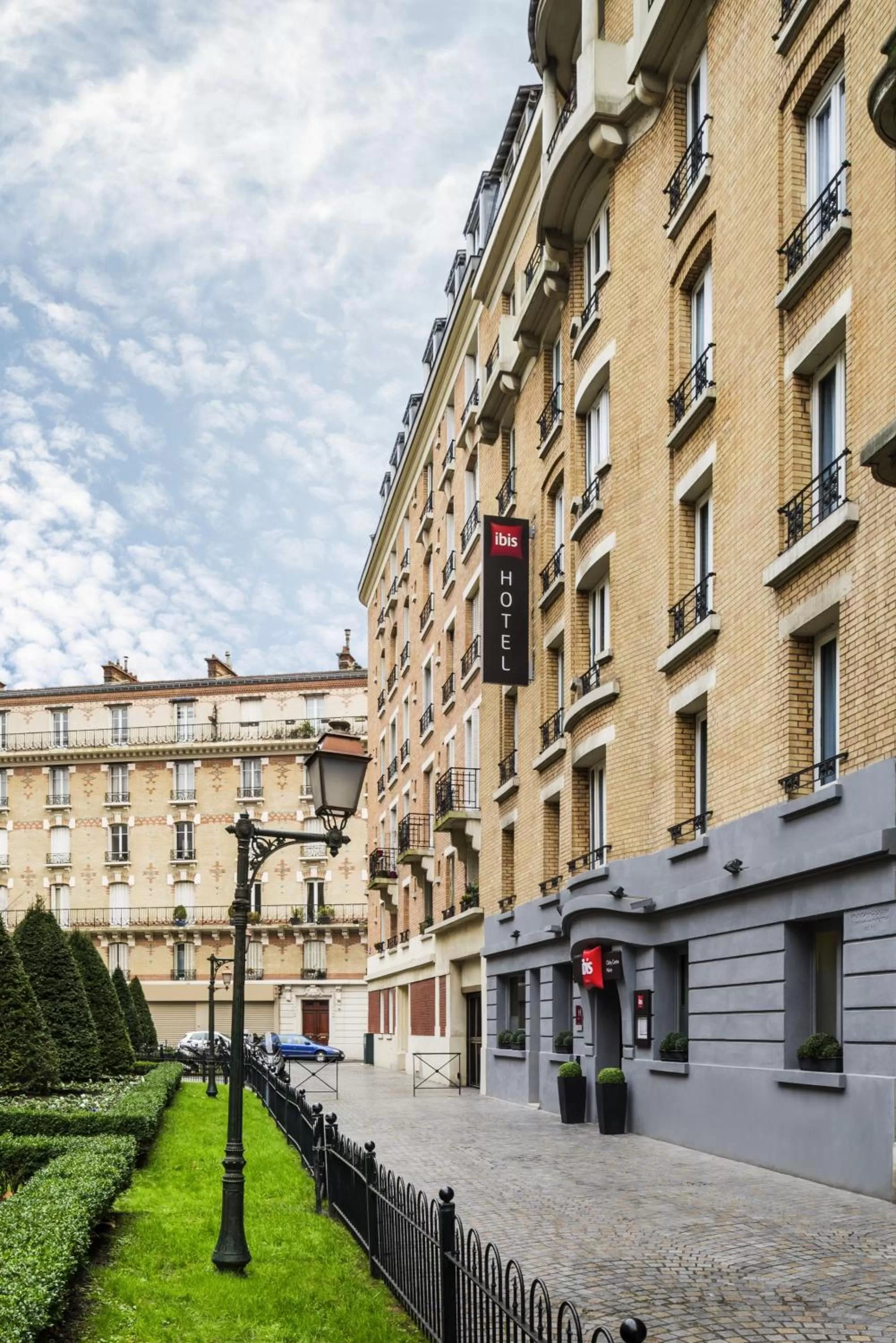 Facade/entrance in ibis Clichy Centre Mairie
