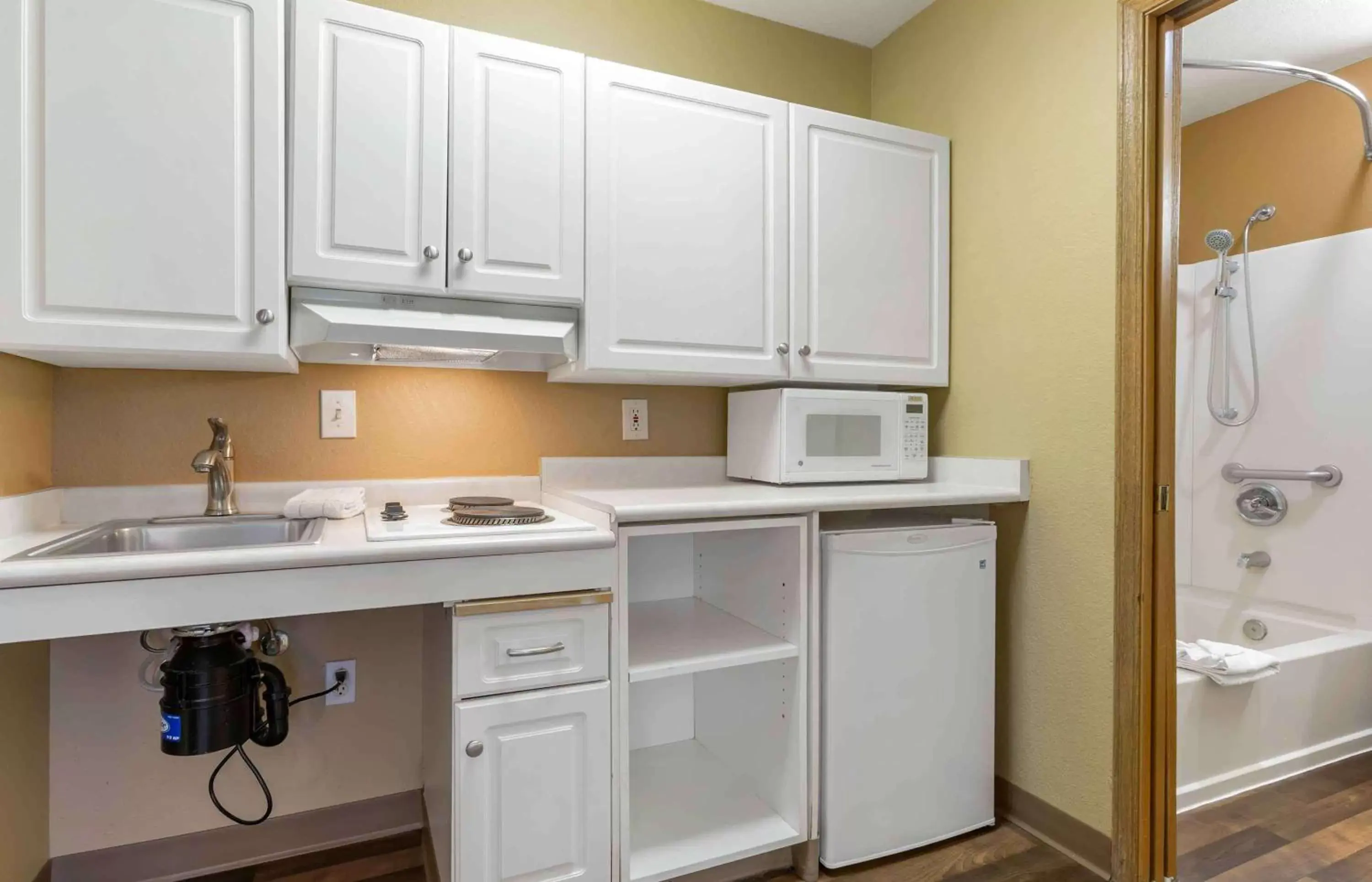 Bedroom, Kitchen/Kitchenette in Extended Stay America Suites - Phoenix - Scottsdale