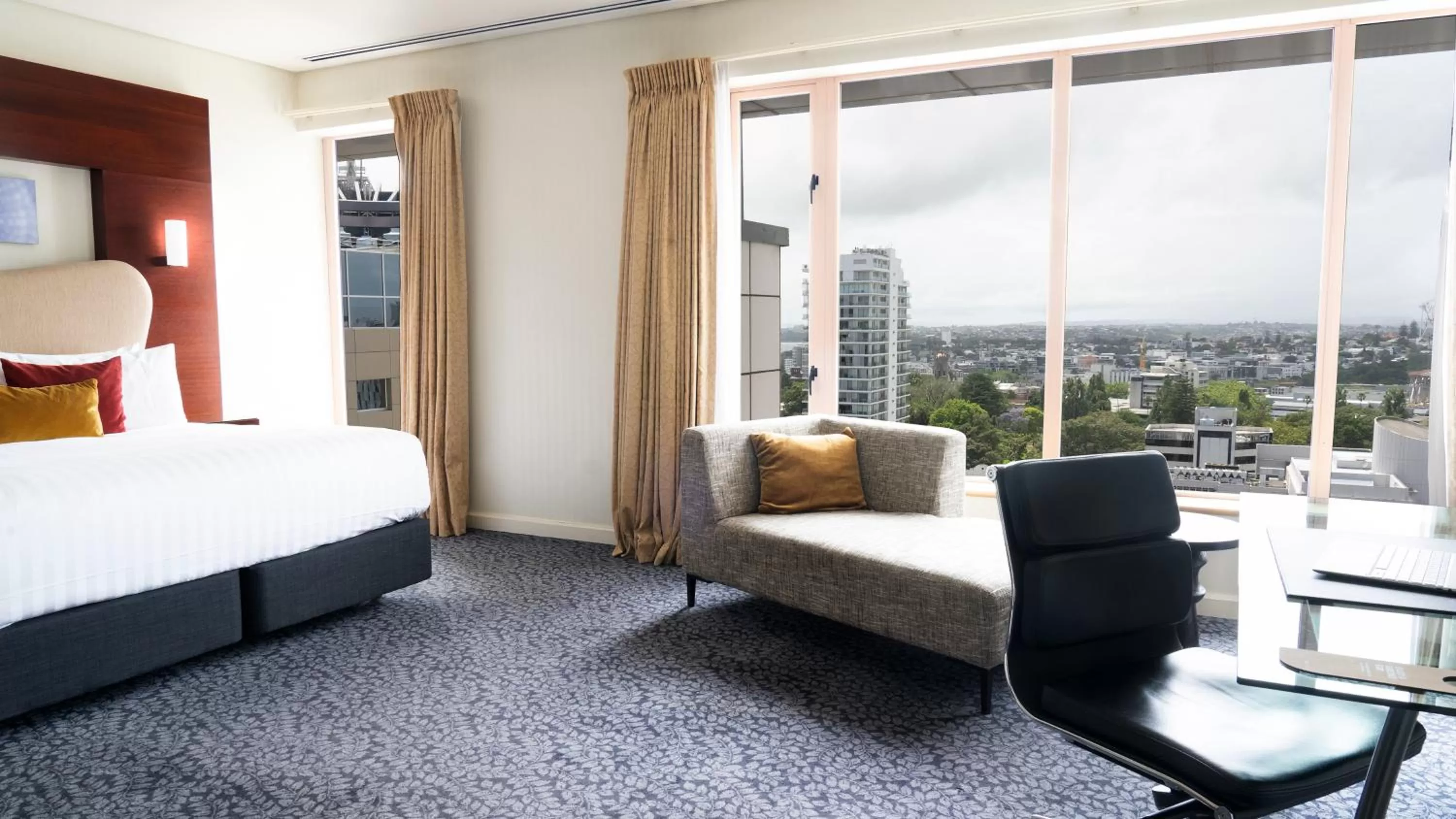 Photo of the whole room, Bed in Crowne Plaza Auckland by IHG