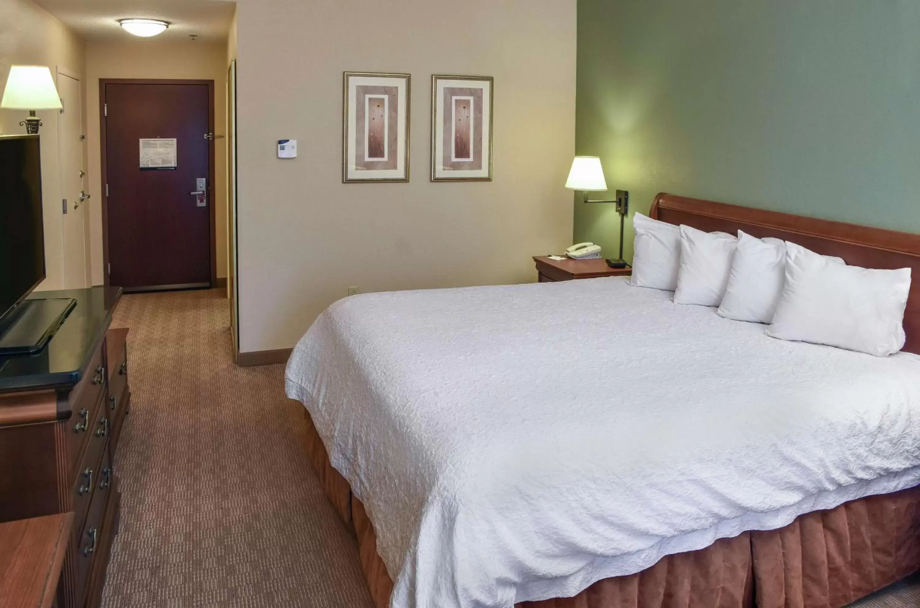 Bedroom, Bed in Hampton Inn & Suites Youngstown-Canfield