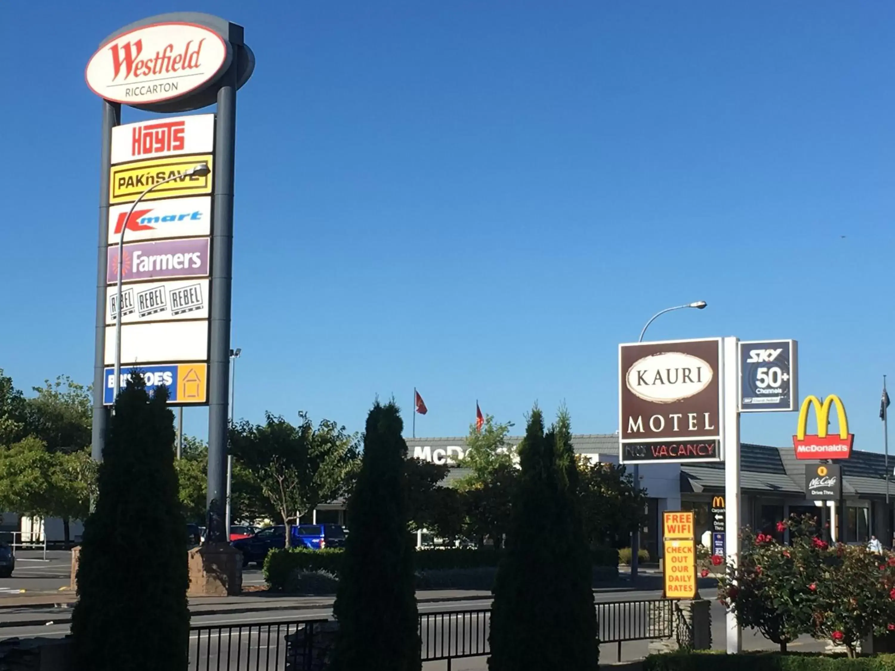 Nearby landmark, Property Logo/Sign in Kauri Motel on Riccarton