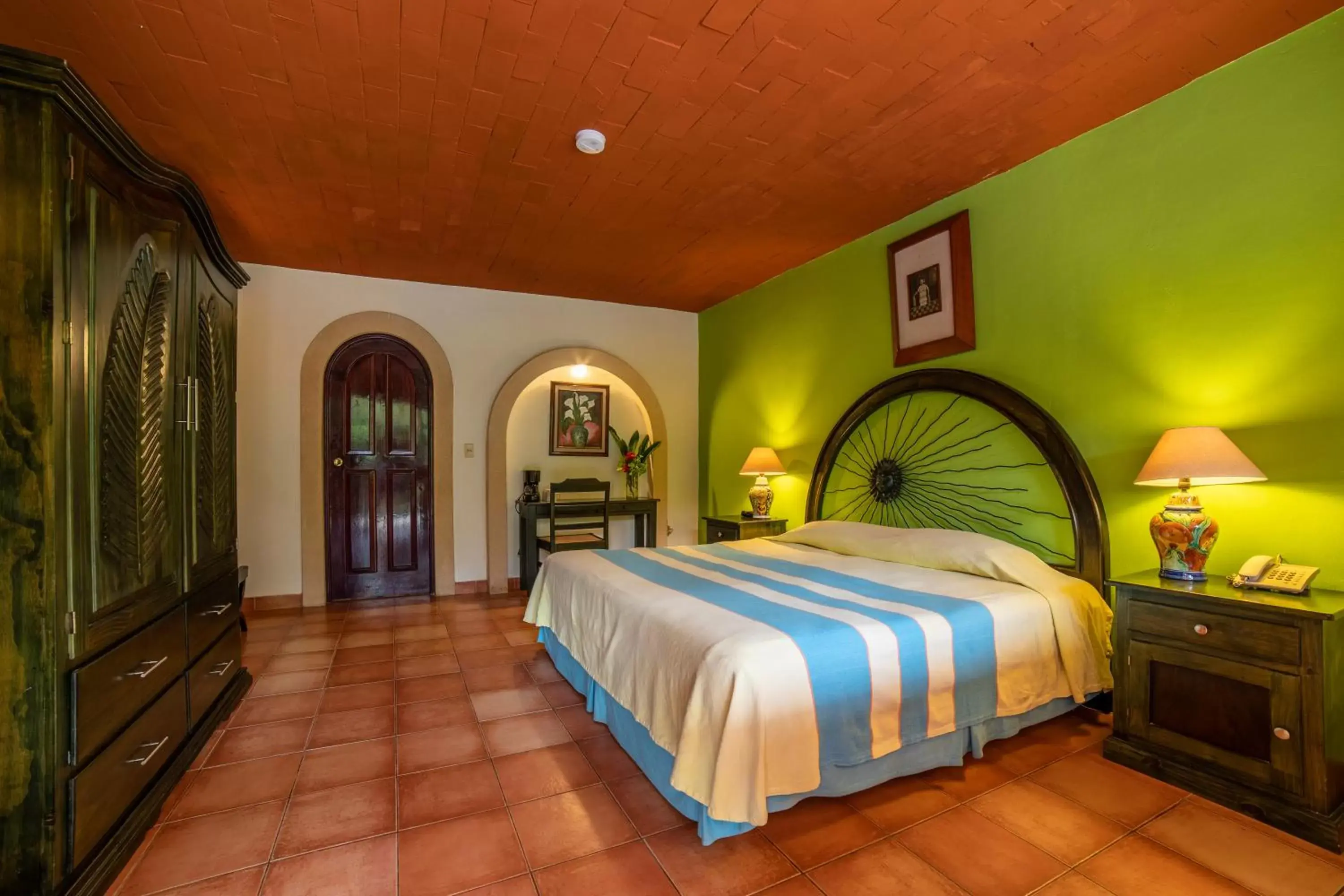 Photo of the whole room, Bed in Hotel Chichen Itza