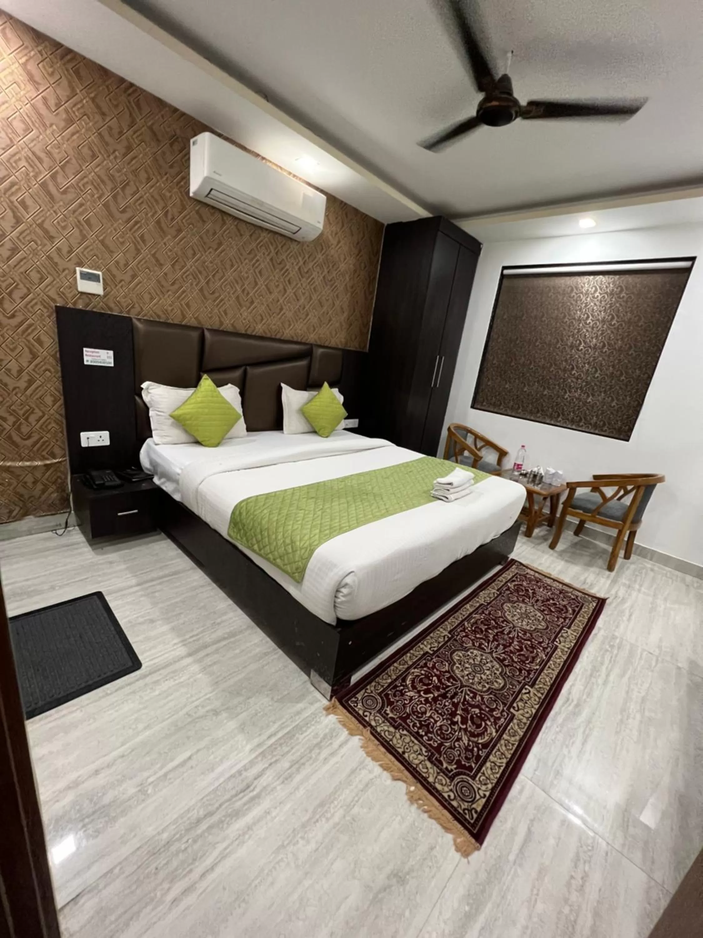 Bed in Hotel Royal Inn igi