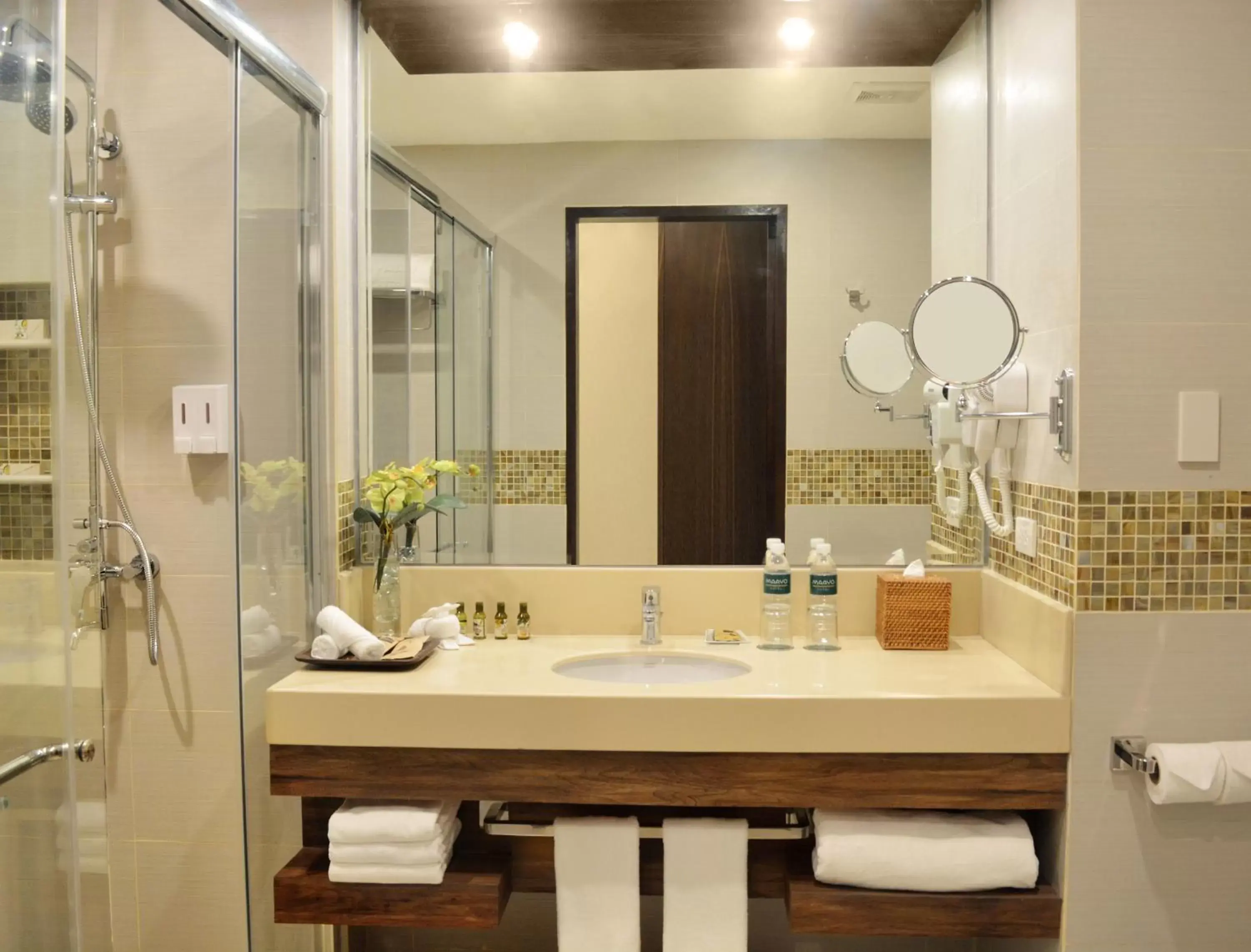 Bathroom in Maayo Hotel