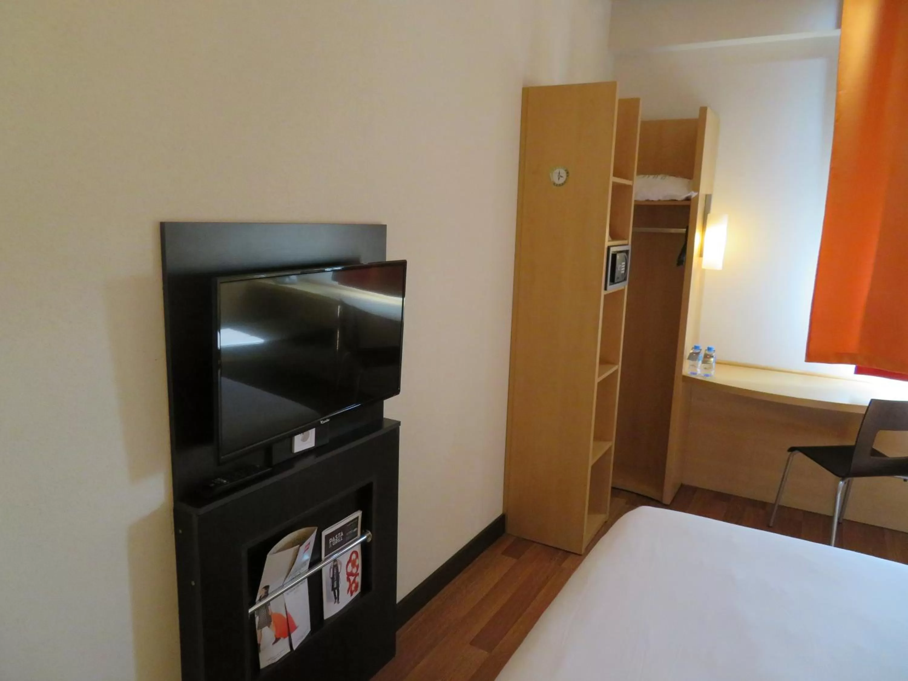 TV and multimedia, Bed in ibis Tlemcen