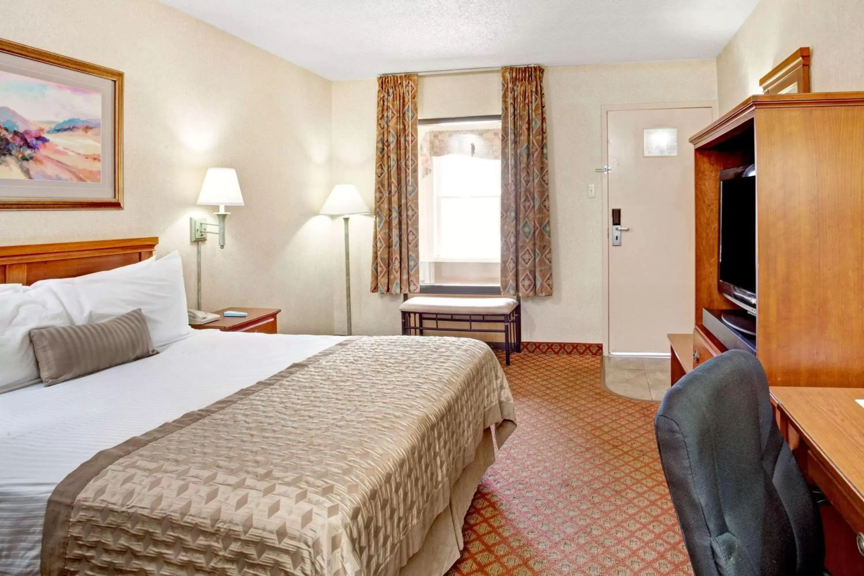 Photo of the whole room, Bed in Ramada by Wyndham West Memphis