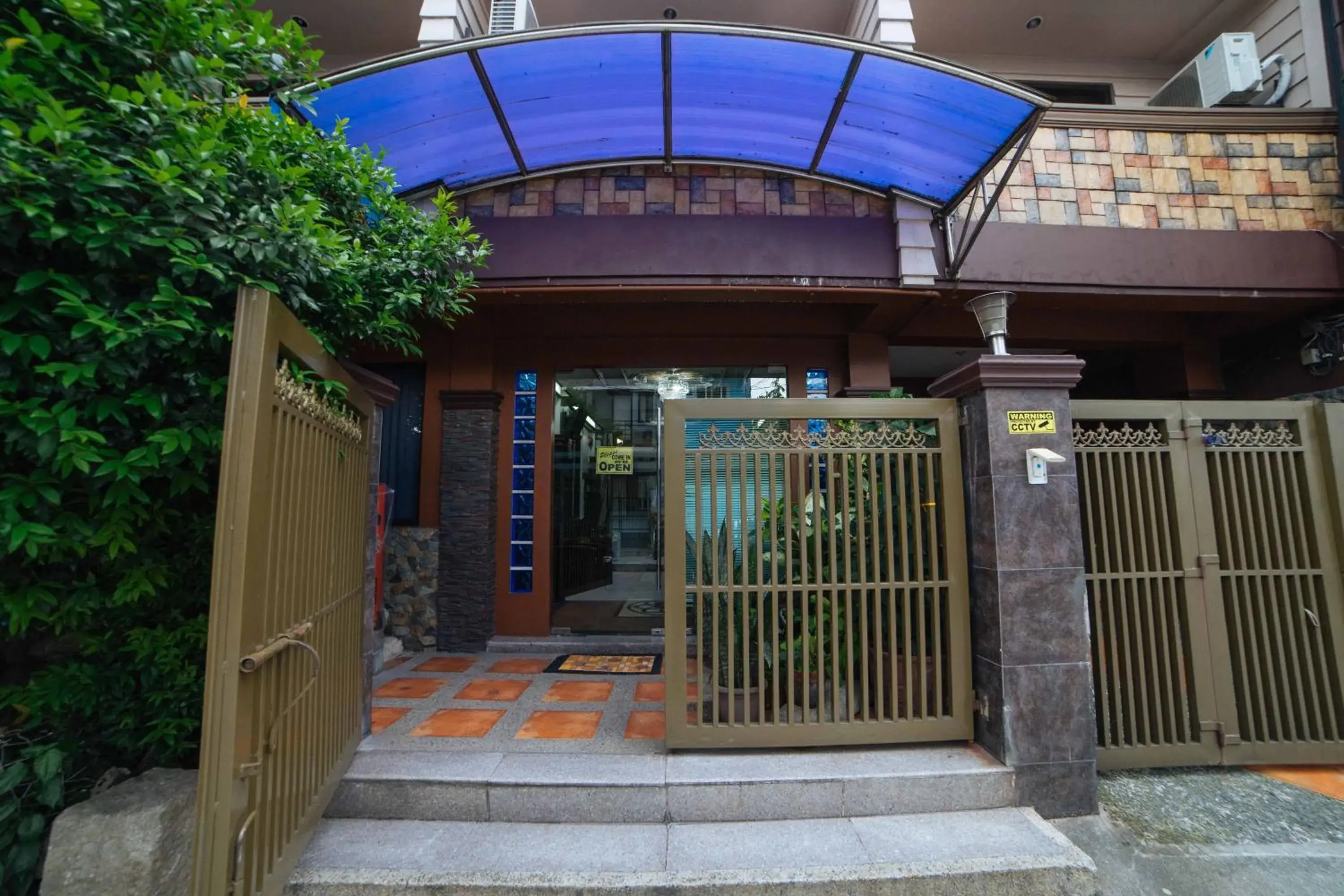 Property building in L Mansion 2 Palanan Makati City