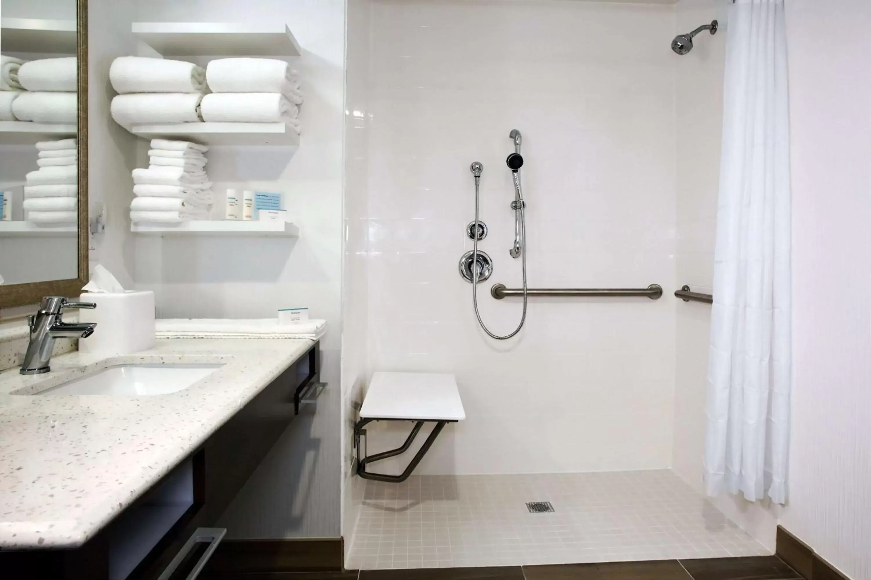 Bathroom in Hampton Inn & Suites By Hilton Baltimore/Aberdeen, Md