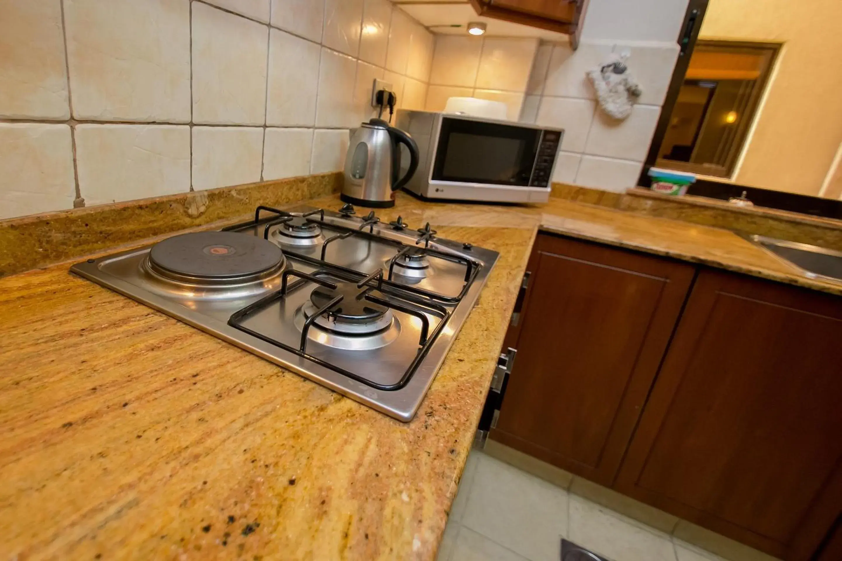 Kitchen or kitchenette, Kitchen/Kitchenette in Waridi Paradise Hotel and Suites