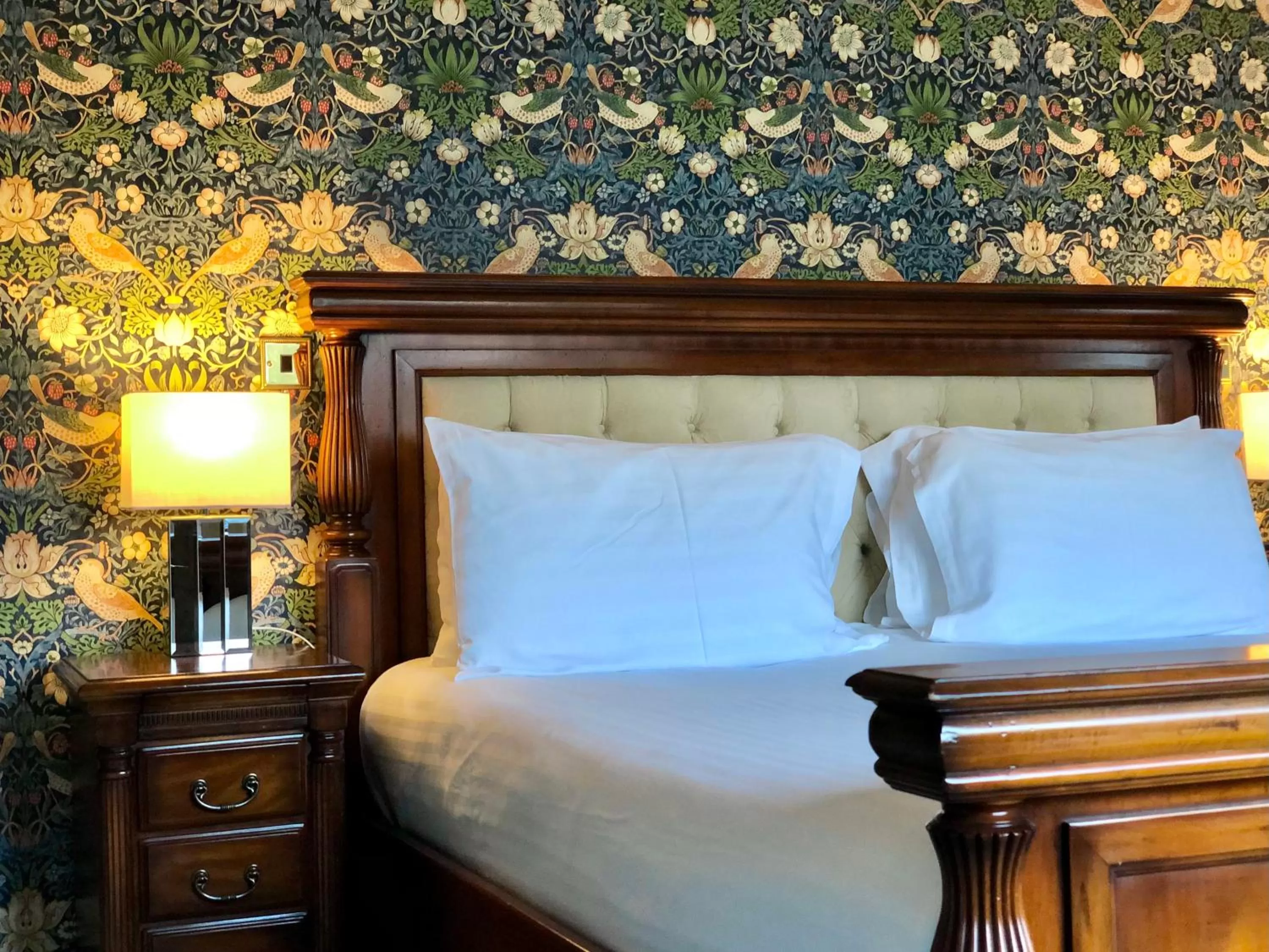 Bed in Deans Place Hotel