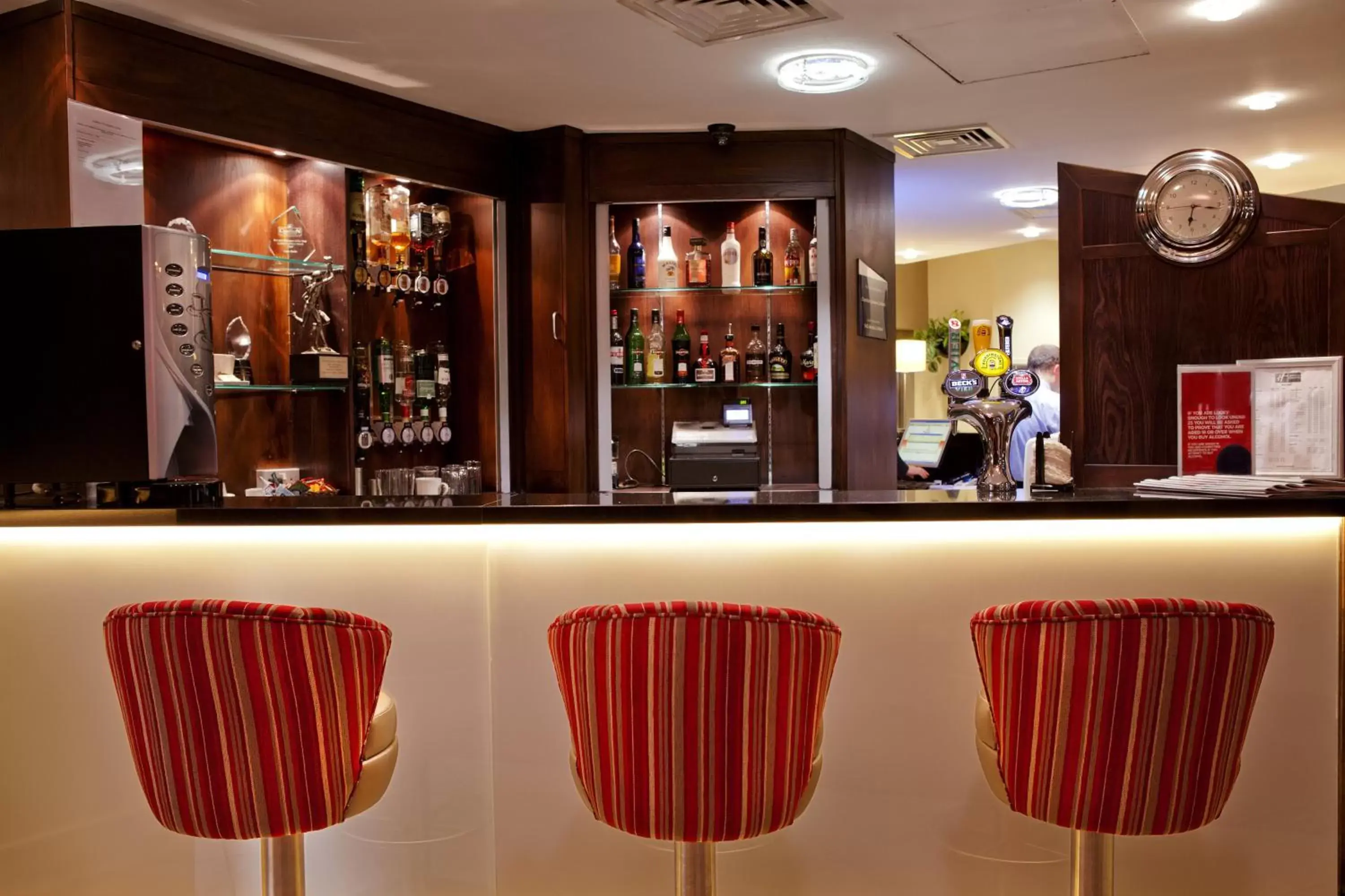 Lounge or bar, Lounge/Bar in Holiday Inn Express - Glasgow - City Ctr Theatreland, an IHG Hotel