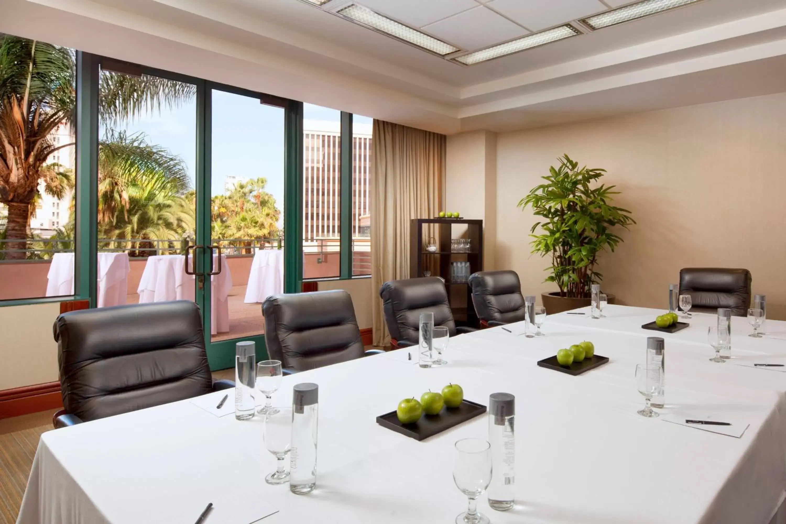 Meeting/conference room, Restaurant/Places to Eat in The Westin Long Beach