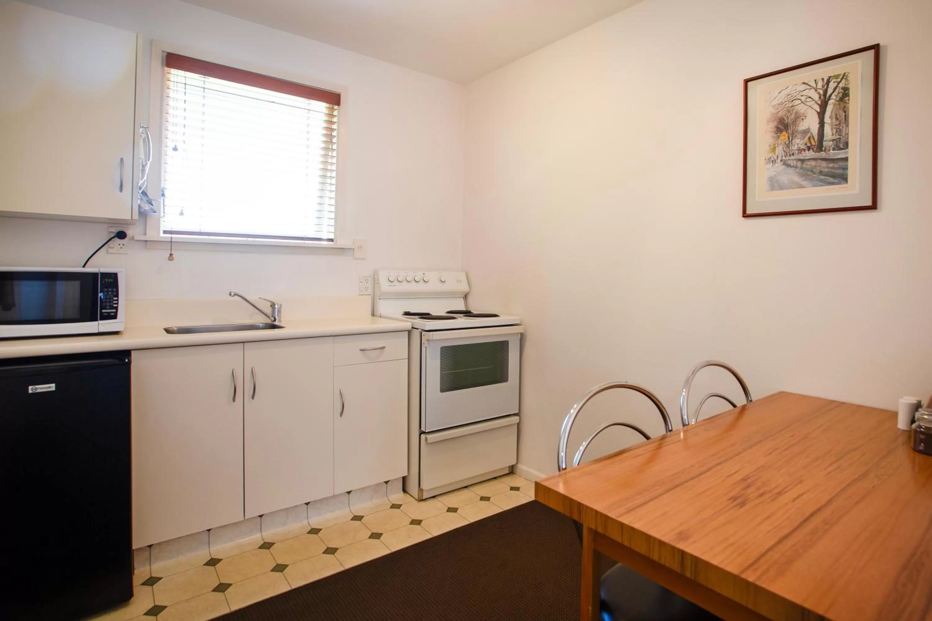 Kitchen or kitchenette in Casino Court Motor Lodge