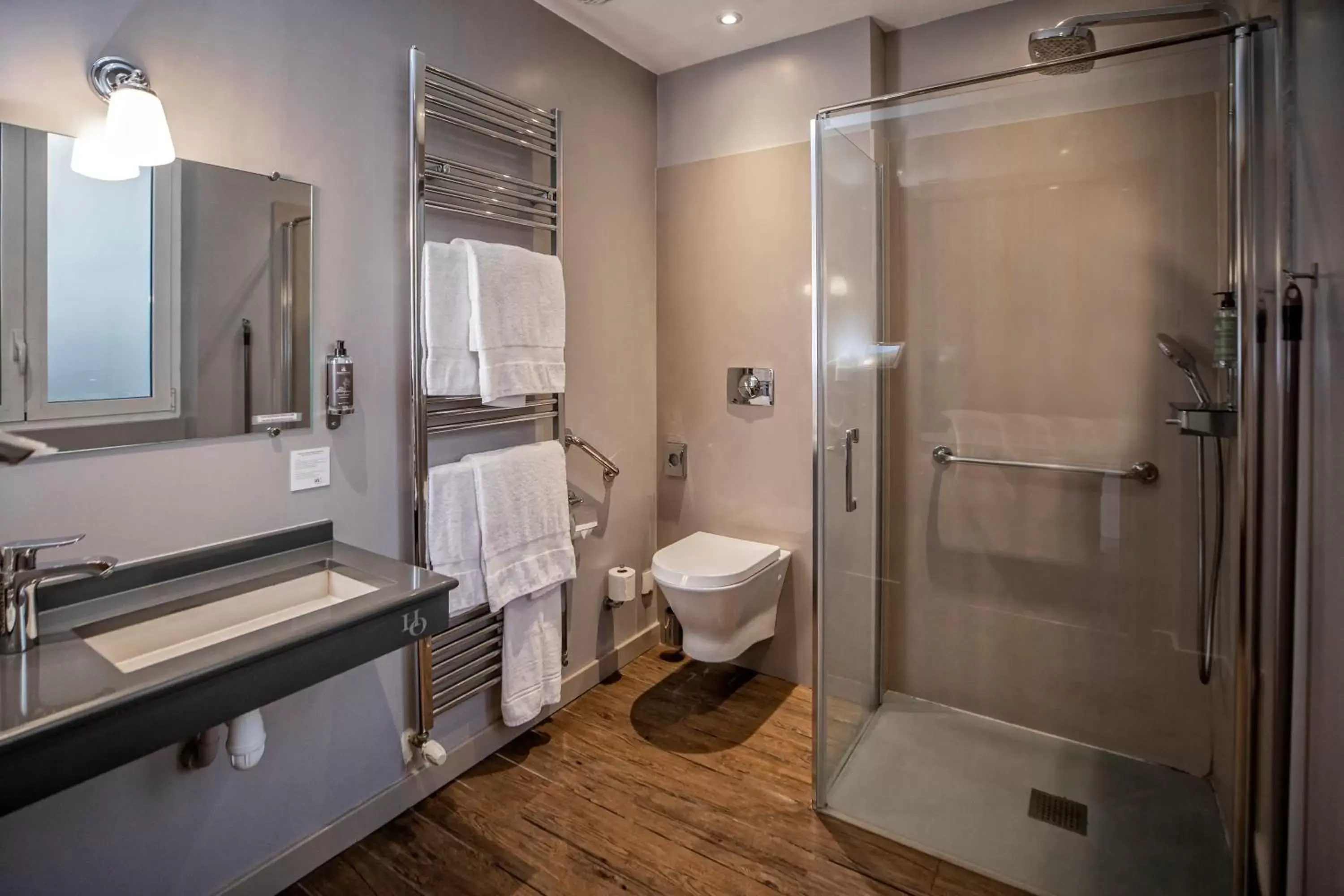 Bathroom in Hôtel d'Orléans