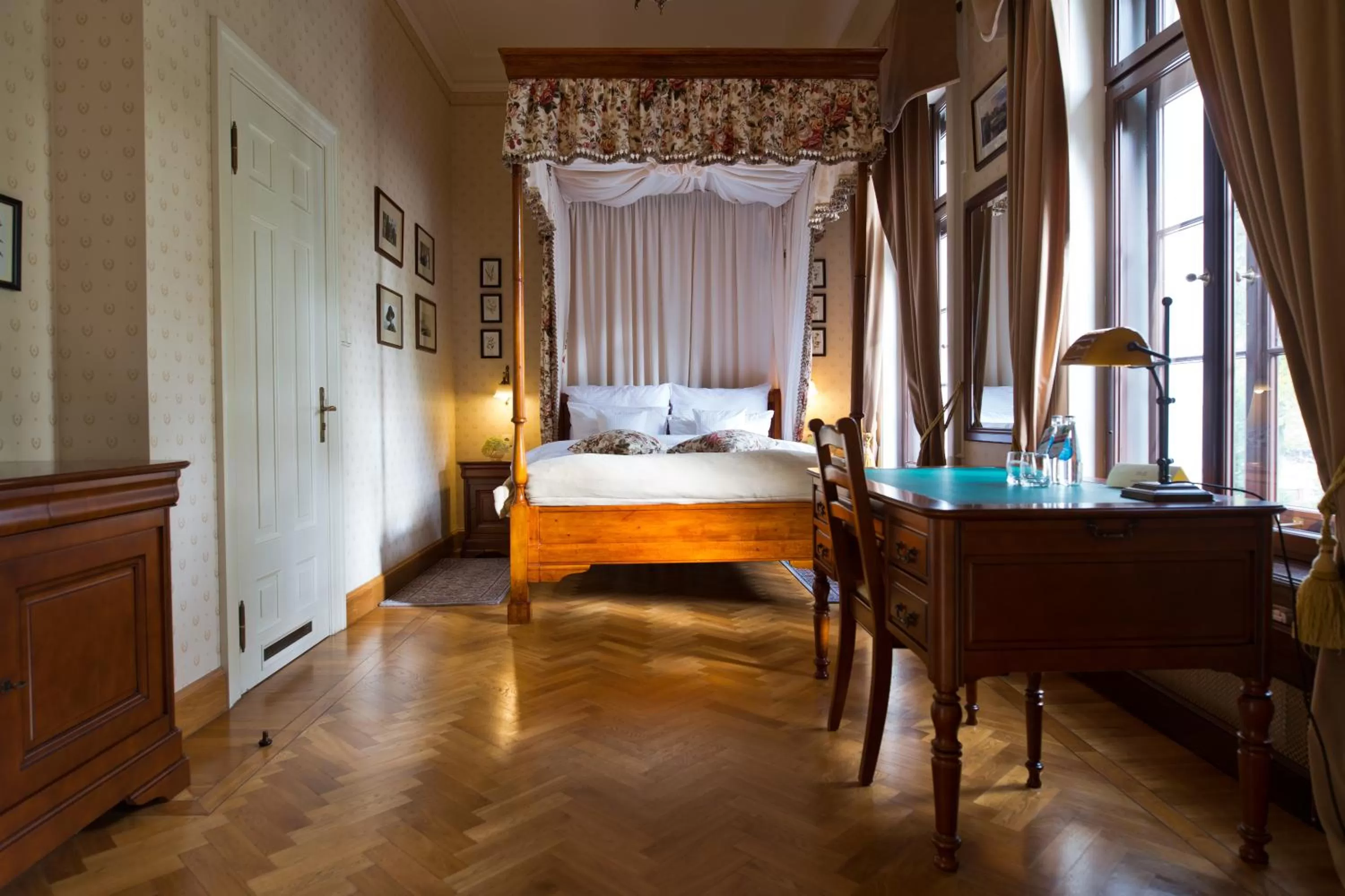 Photo of the whole room, Bed in Pałac Wiejce