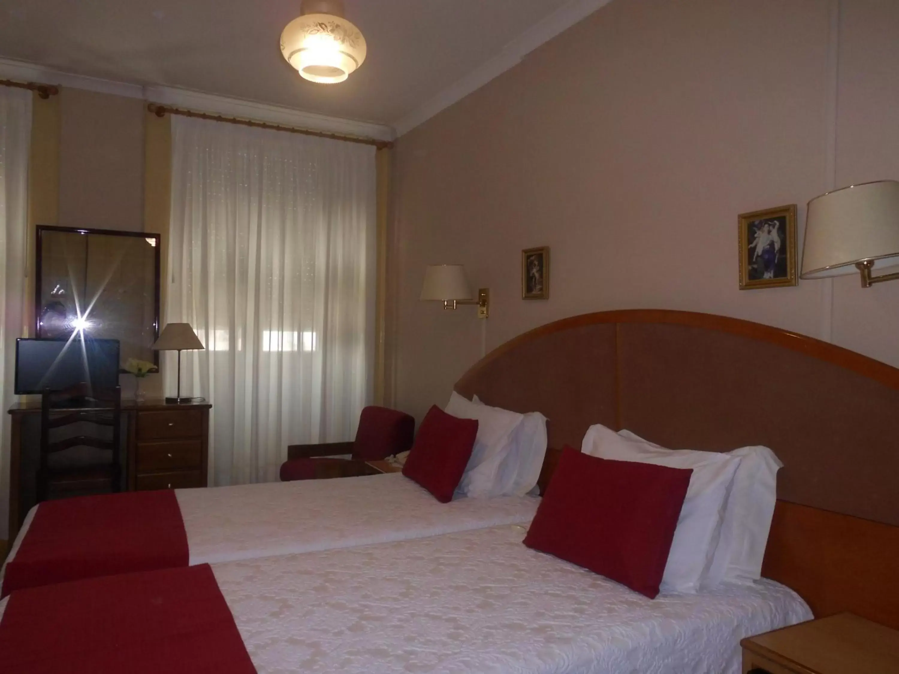 Bedroom, Bed in Hotel Larbelo