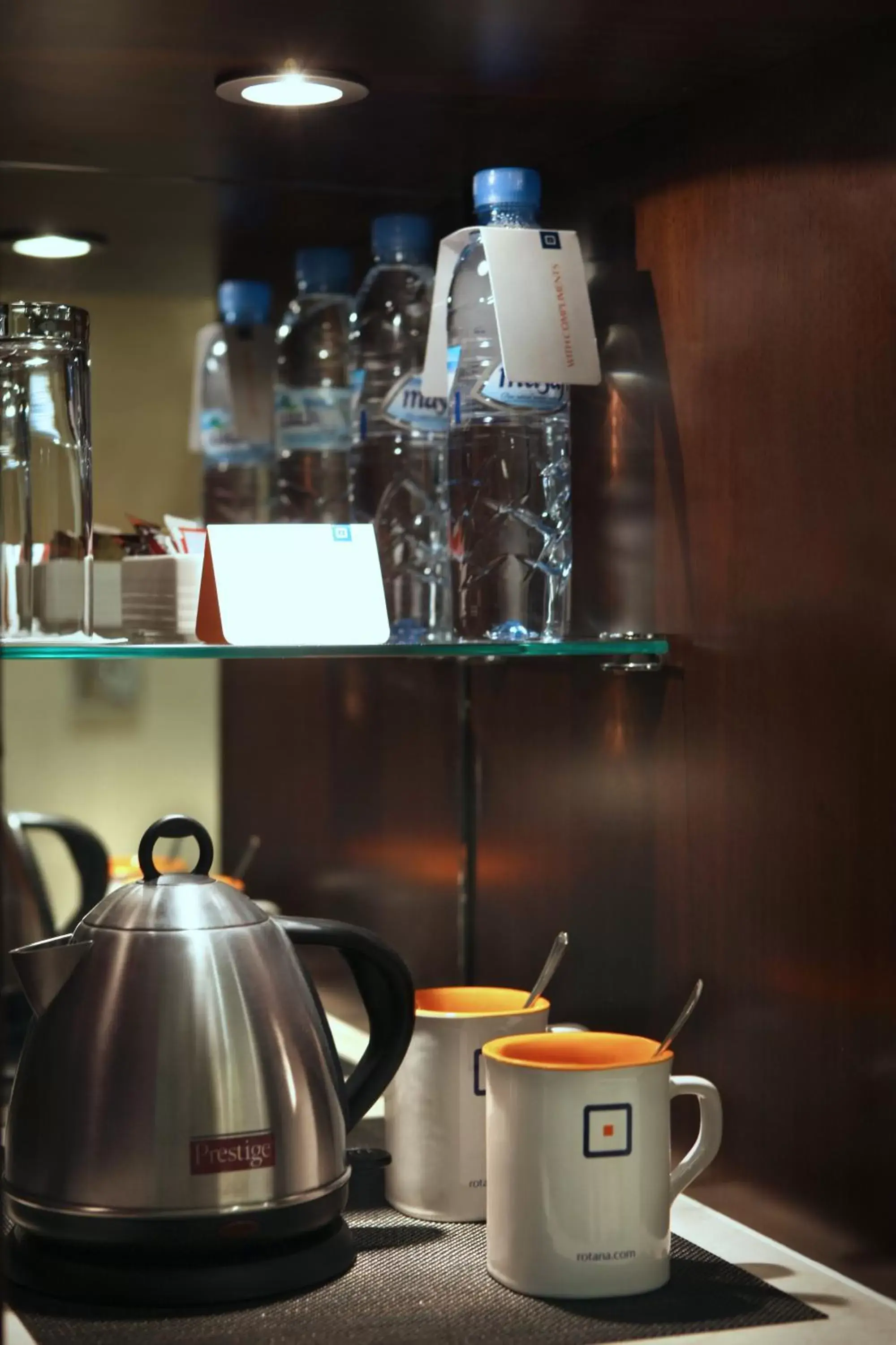 Coffee/tea facilities, Kitchen/Kitchenette in Centro Al Manhal by Rotana