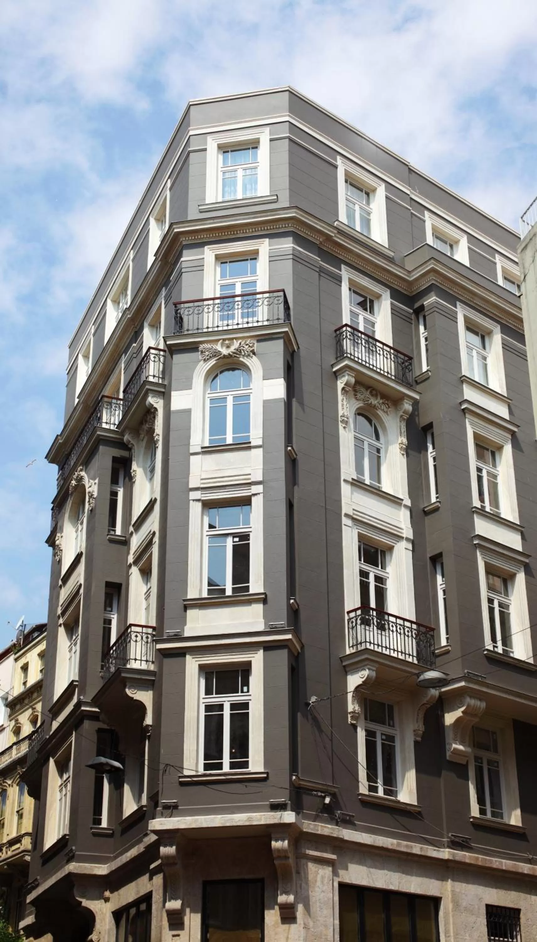 Property building in Corinne Art & Boutique Hotel