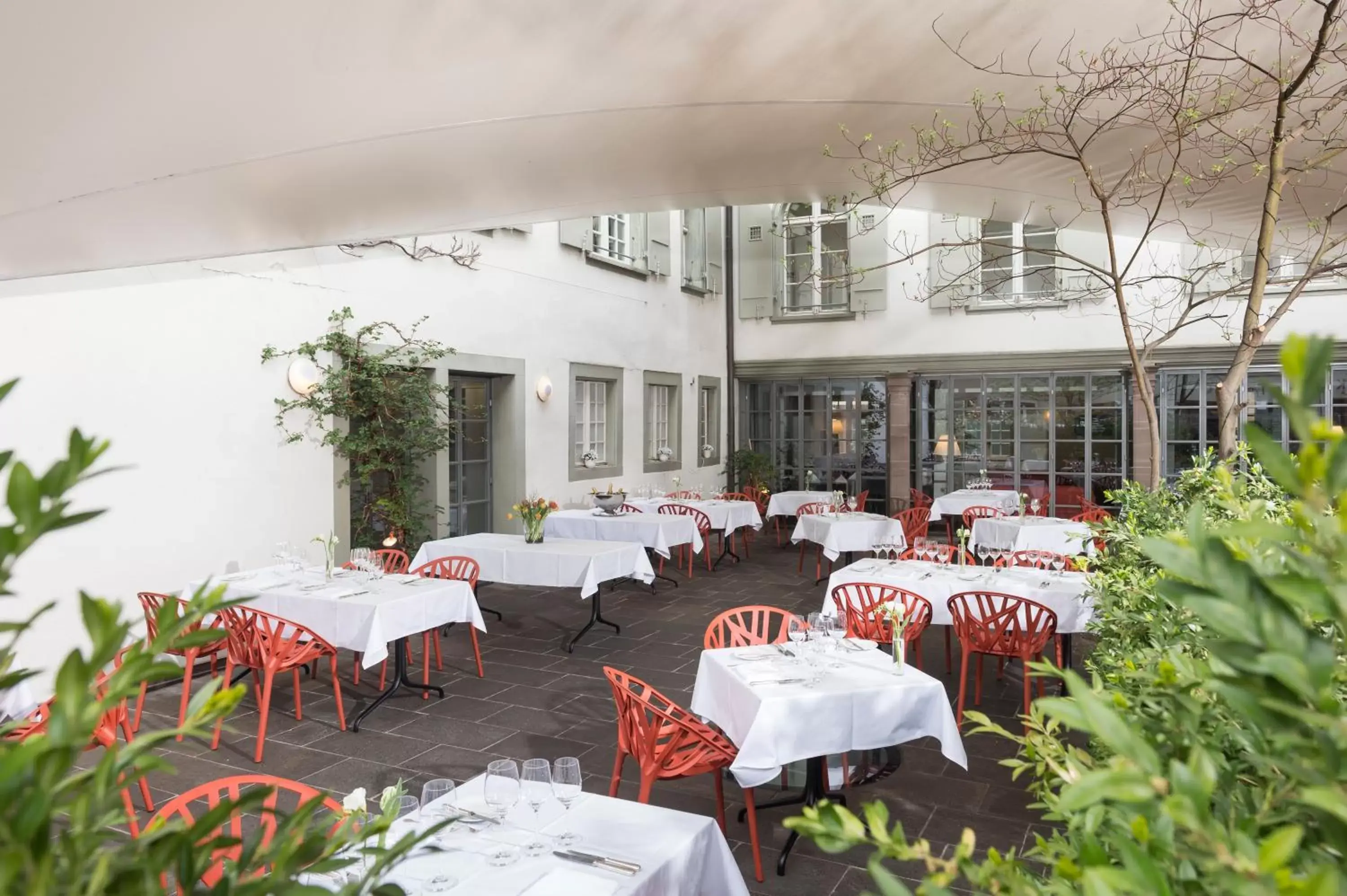 Patio, Restaurant/Places to Eat in Gast - und Kulturhaus Der Teufelhof Basel