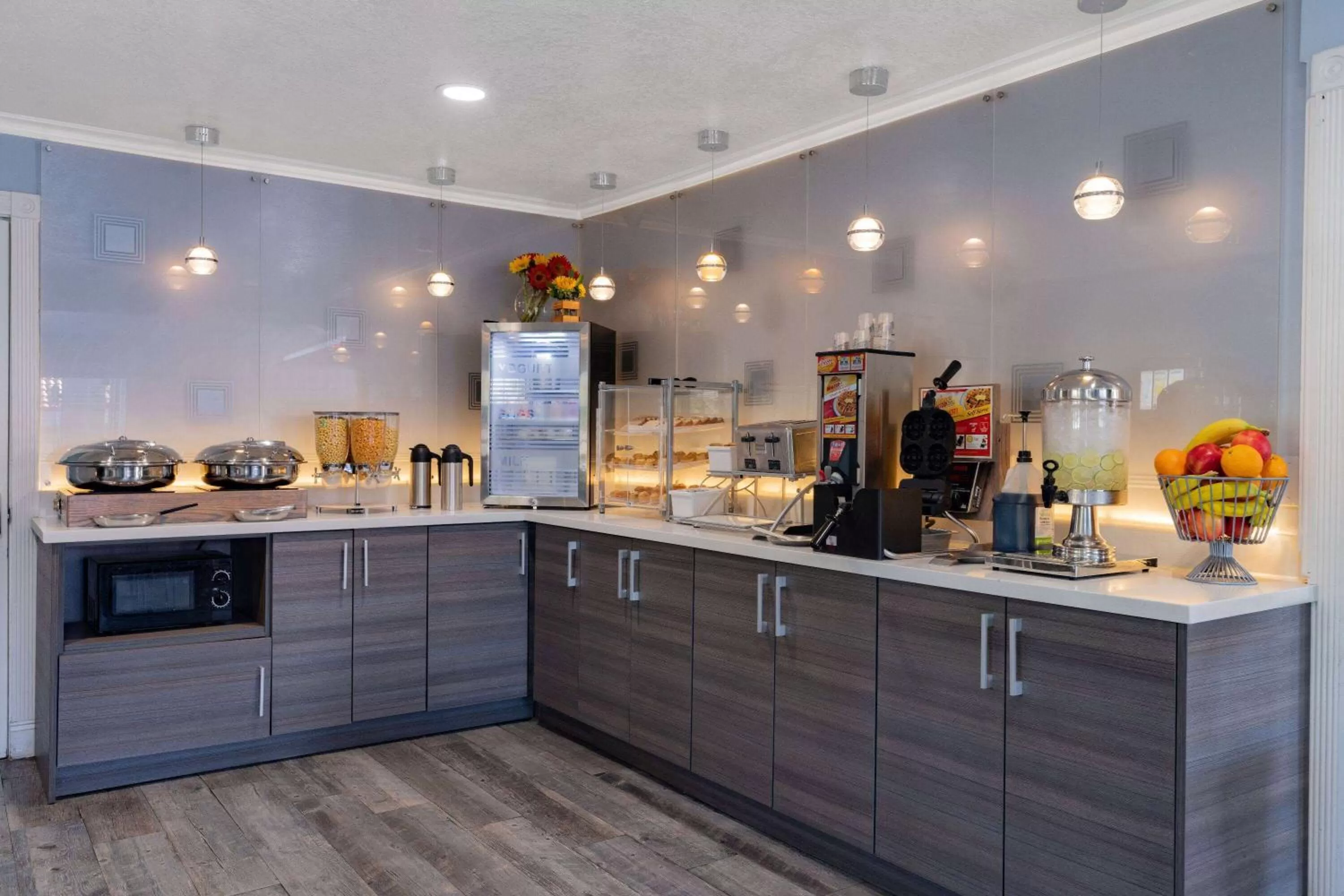 Breakfast in Super 8 Ukiah by Wyndham