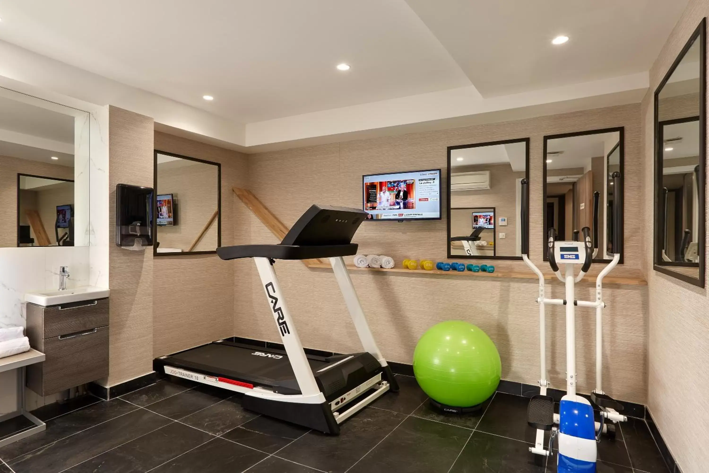 Fitness centre/facilities, Fitness Center/Facilities in Régence Etoile