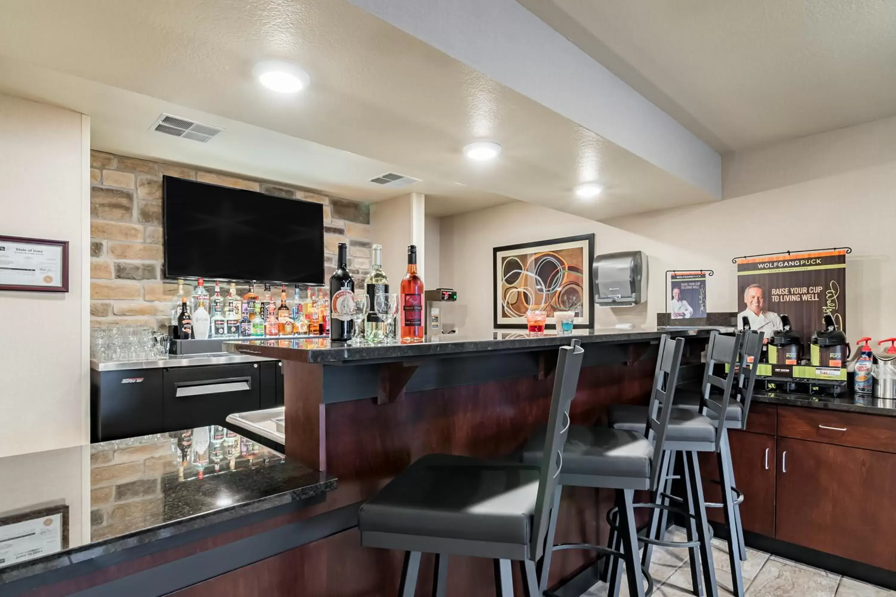 Lounge or bar, Restaurant/Places to Eat in Cobblestone Inn & Suites - Lamoni