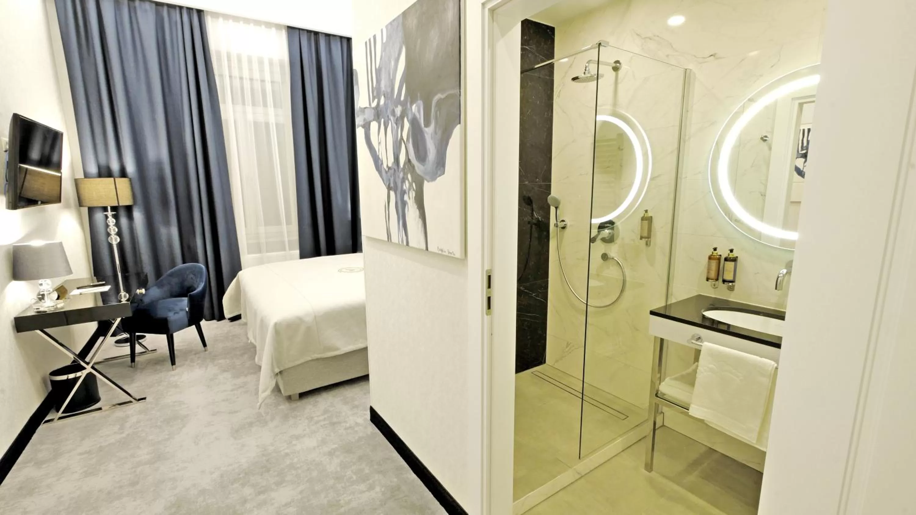 Photo of the whole room, Bed in SZEWSKA 22 BOUTIQUE