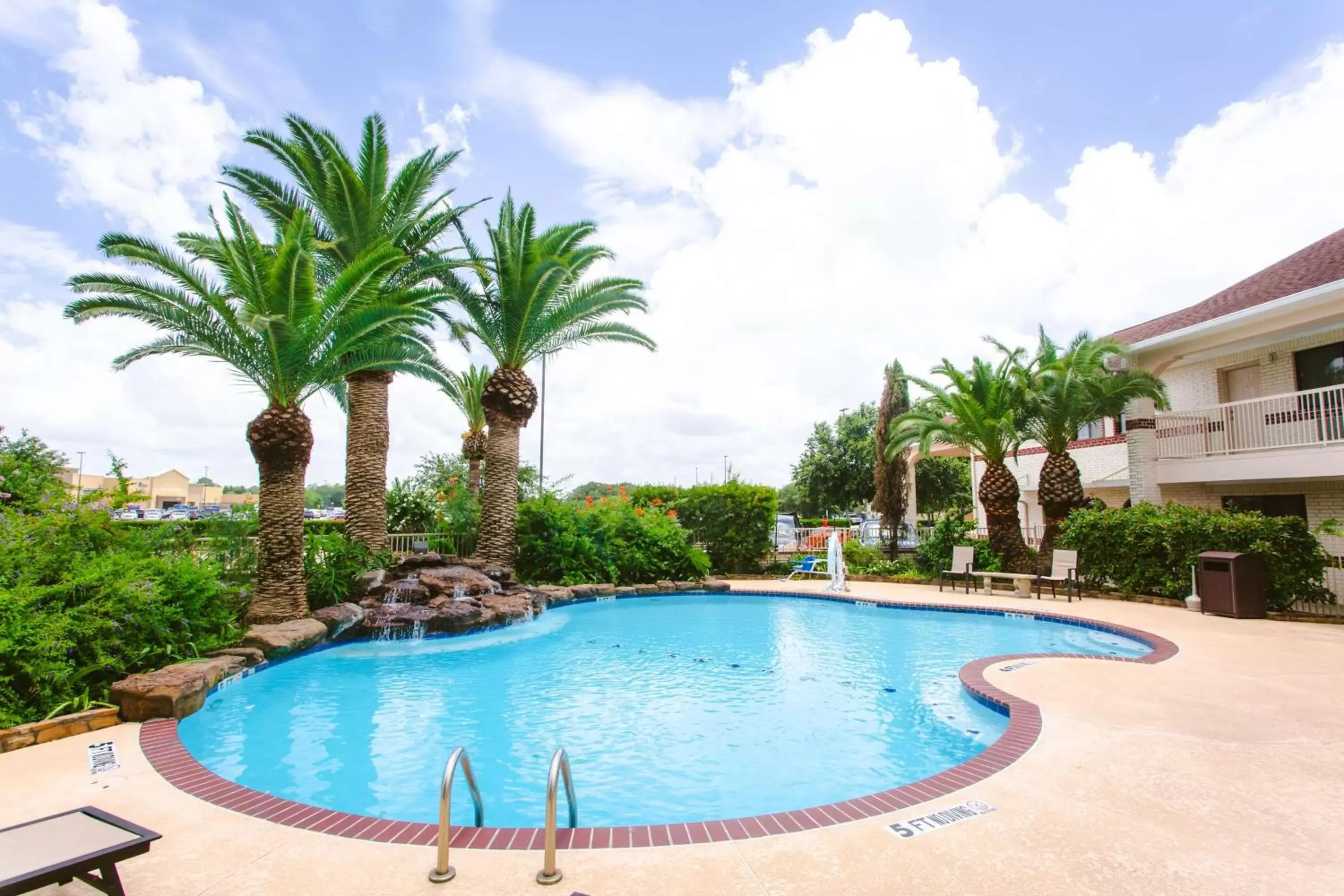 On site, Swimming Pool in Best Western Pearland Inn