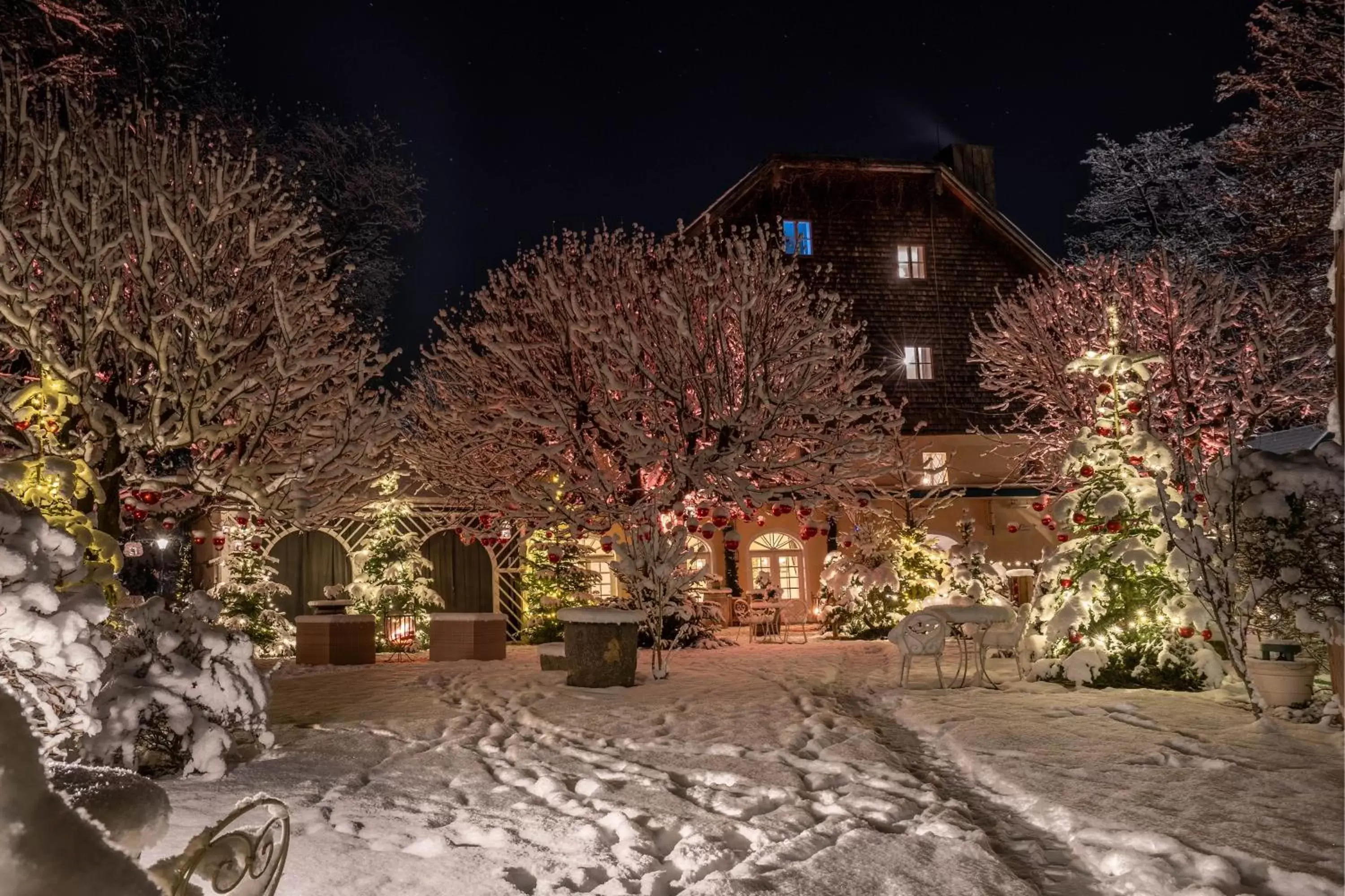 Property Building in Schlosswirt zu Anif - Hotel und Restaurant