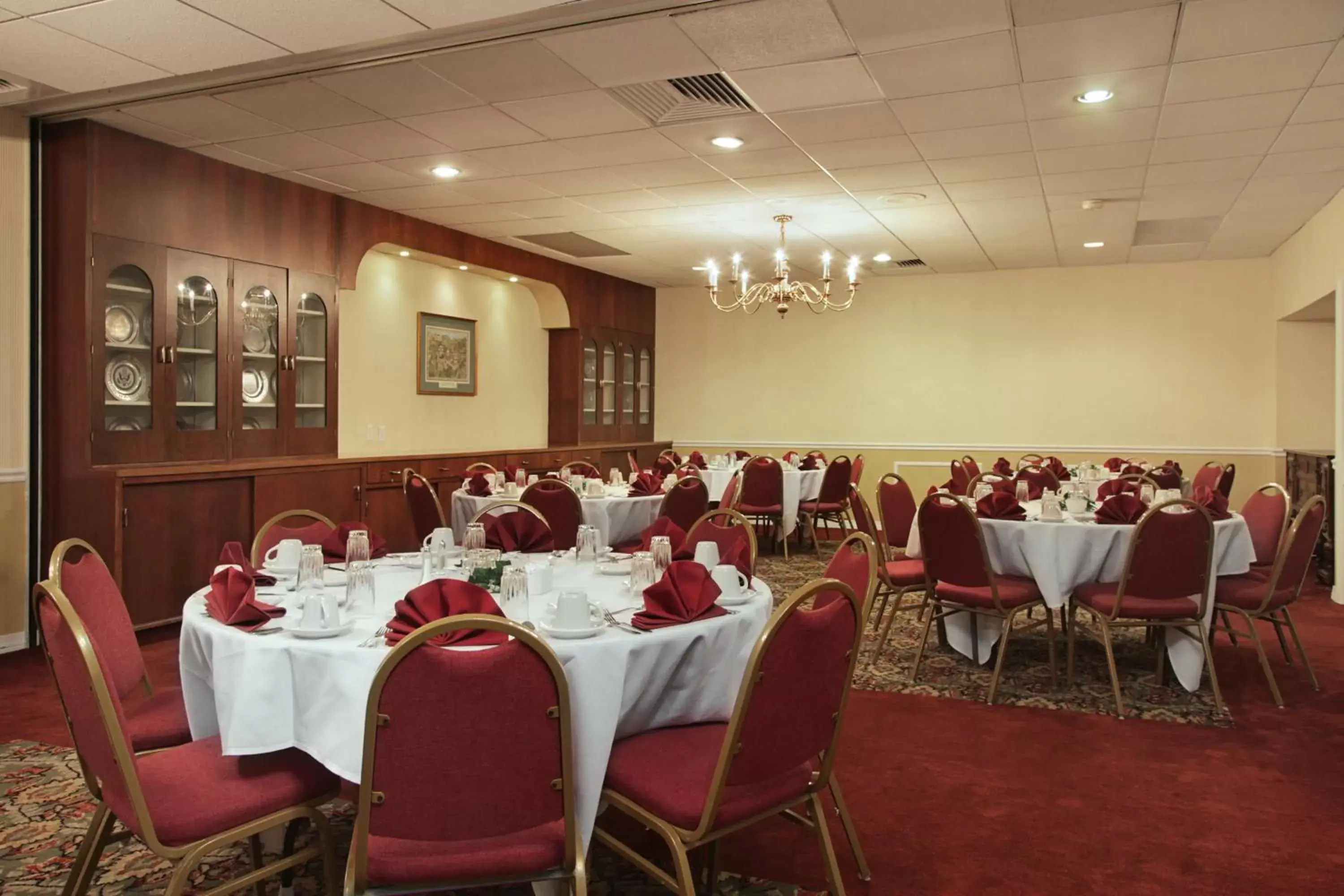 Banquet/Function facilities, Restaurant/Places to Eat in Ramada by Wyndham Ligonier