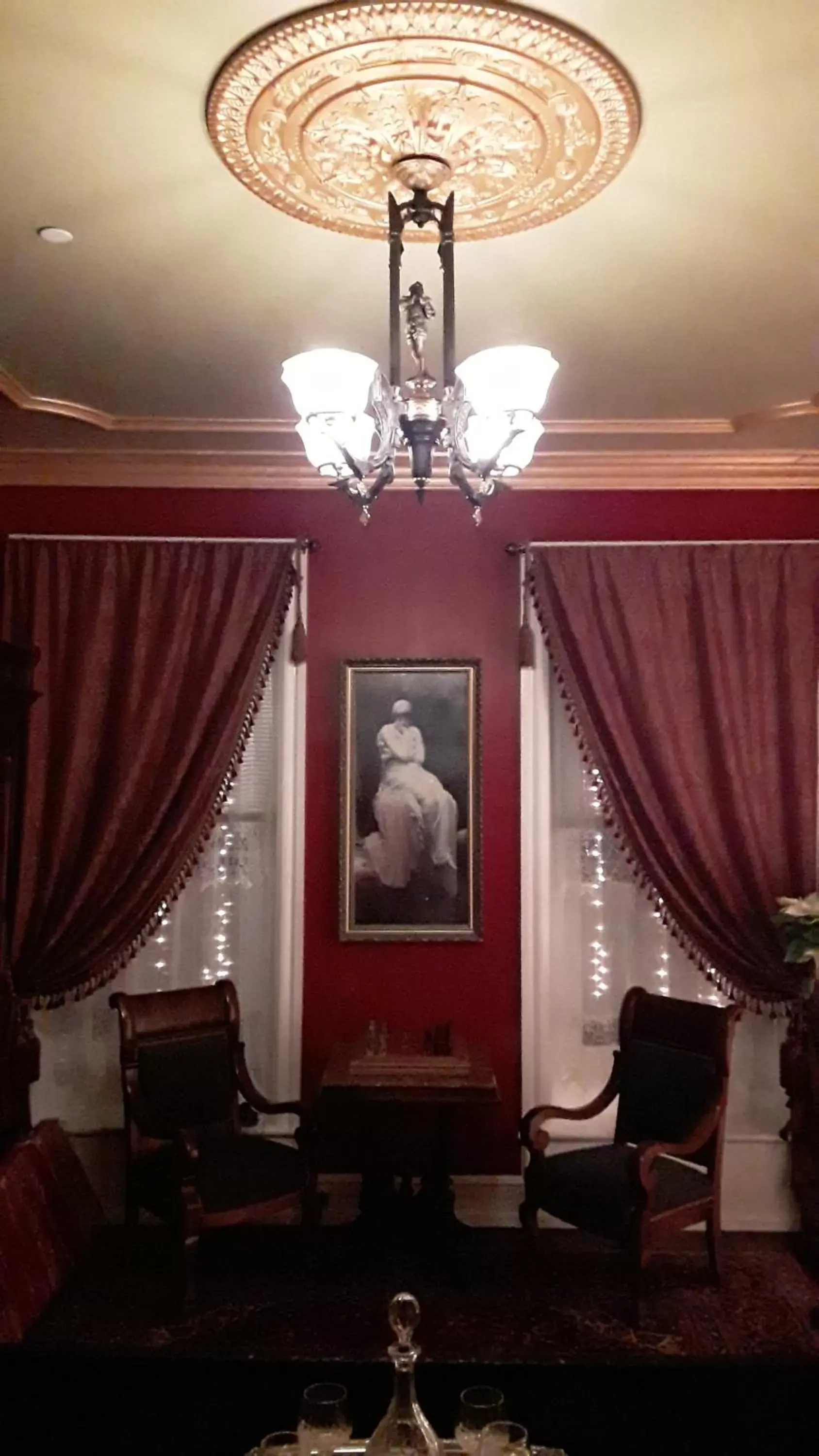 Library, Seating Area in Gifford-Risley House Bed and Breakfast