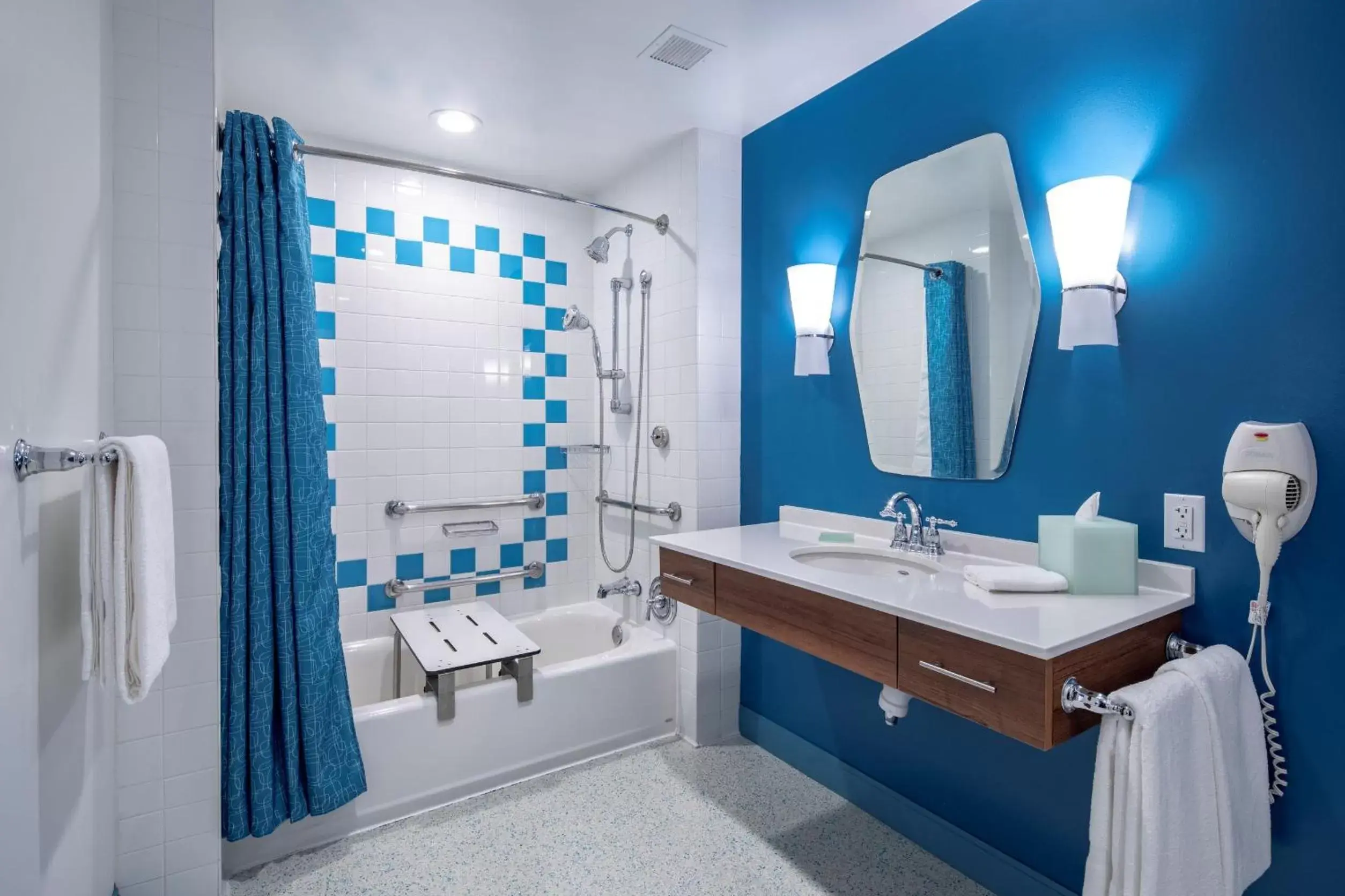Family Suite with ADA Tub Mobility Accessible - Exterior Entry (Includes Early Park Admission) in Universal's Cabana Bay Beach Resort