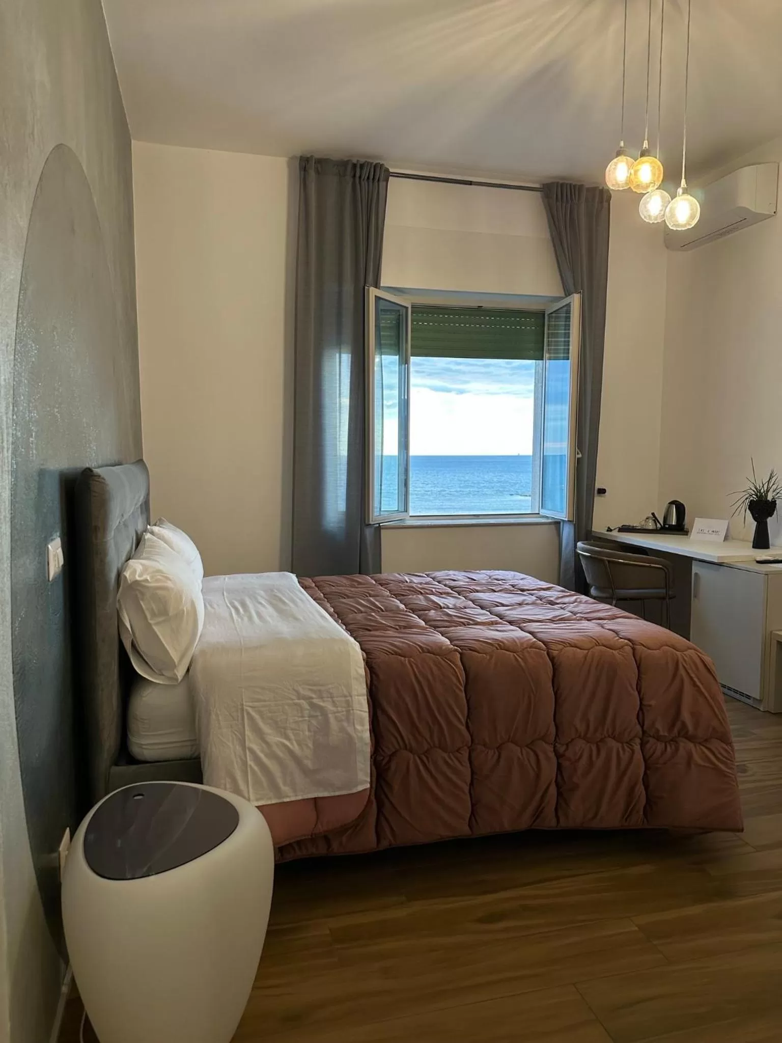 Bed in Cas’ A Mare - Beachfront Luxury Suites