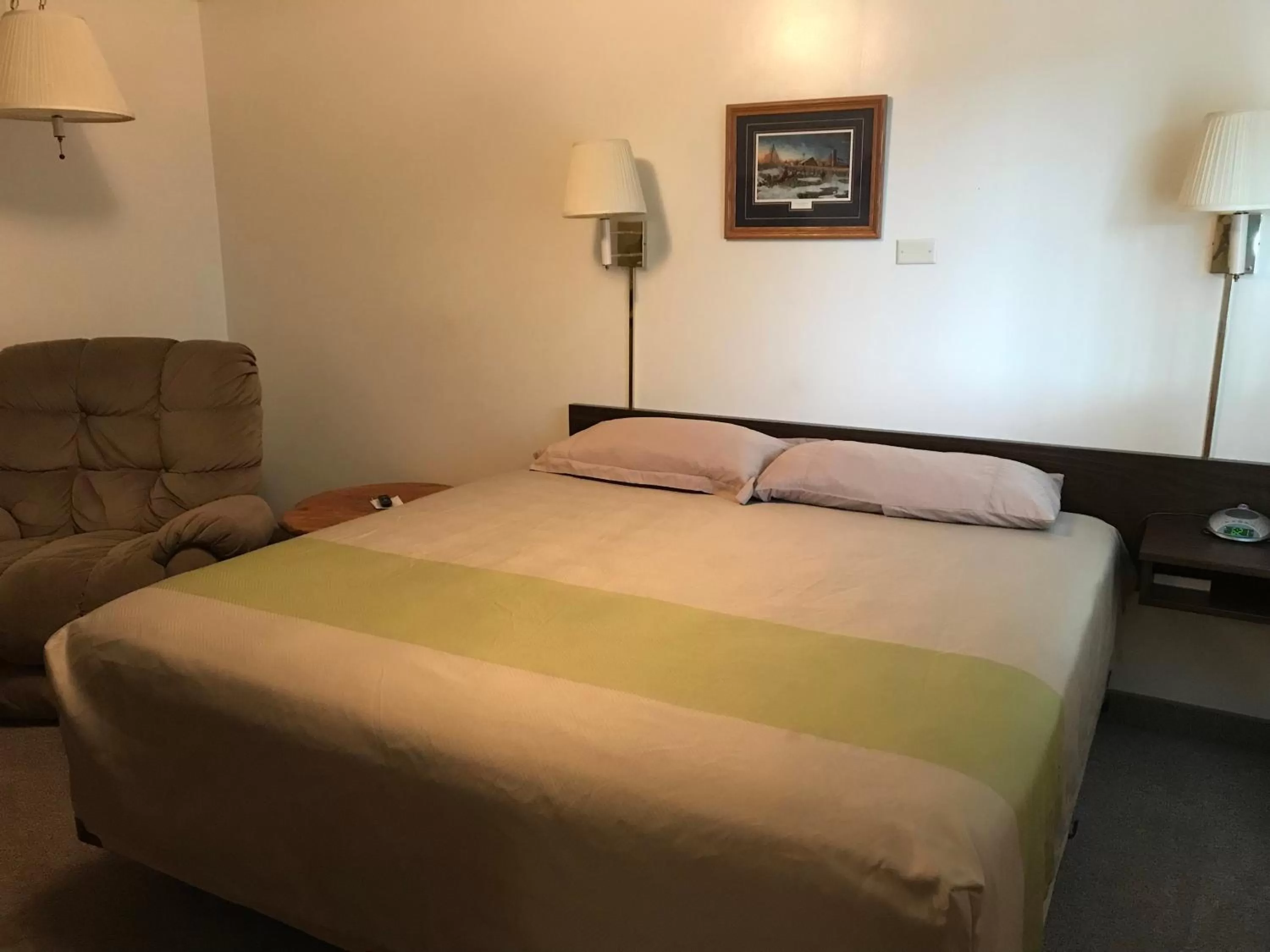 Bedroom in Motel Grand