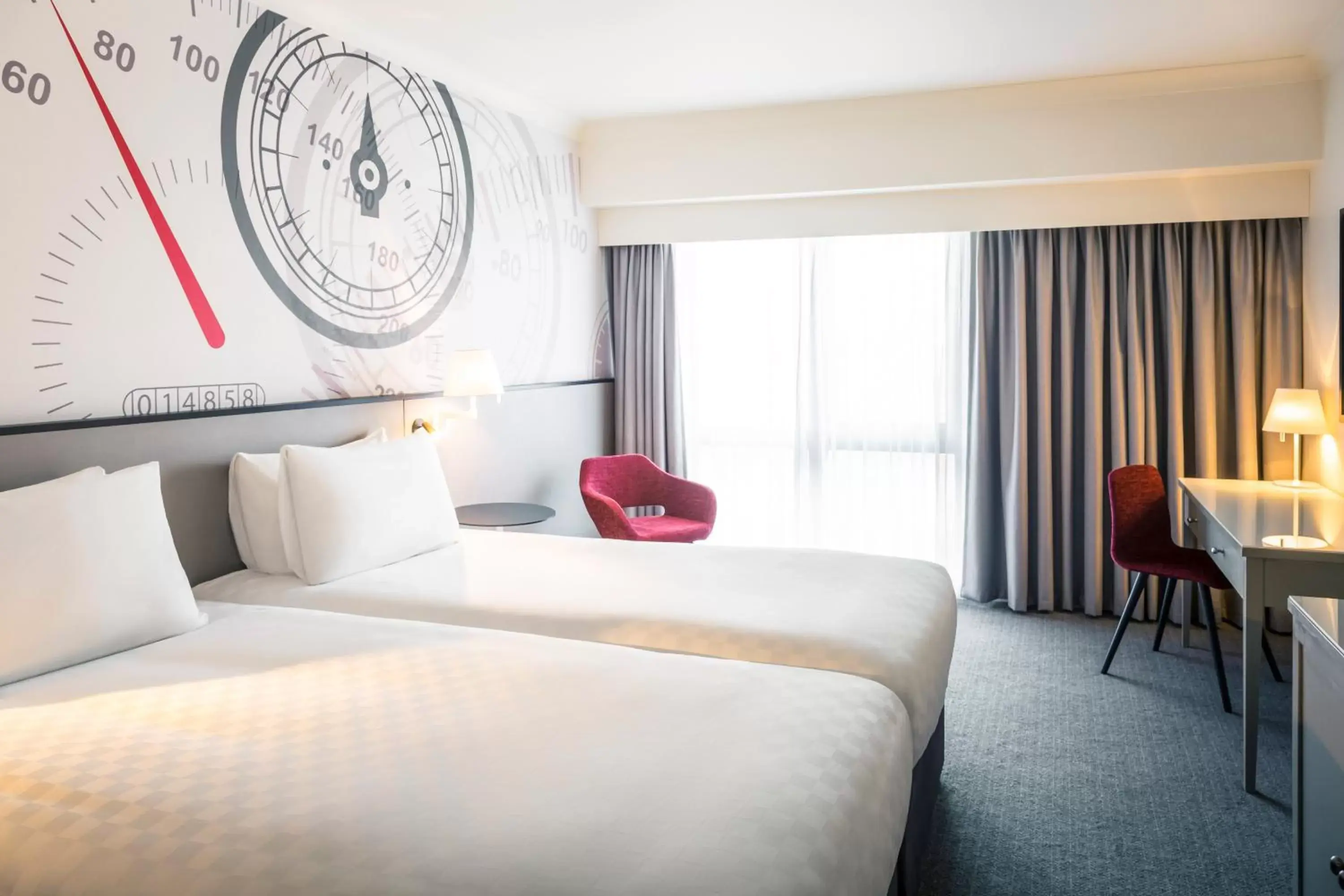 Bedroom, Bed in Mercure Dartford Brands Hatch Hotel & Spa